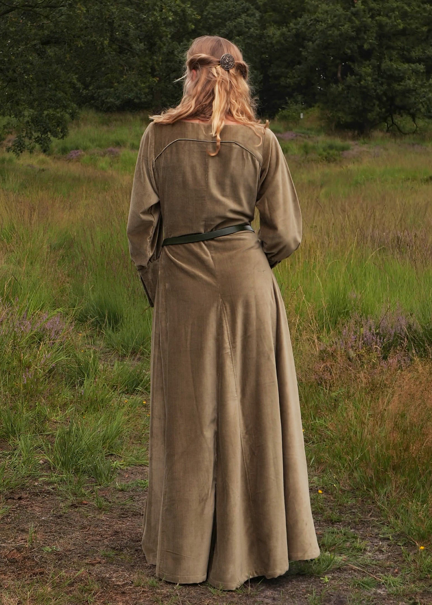 Imagen única de: Cotehardie Isabell De Terciopelo, Vestido Medieval, Verde