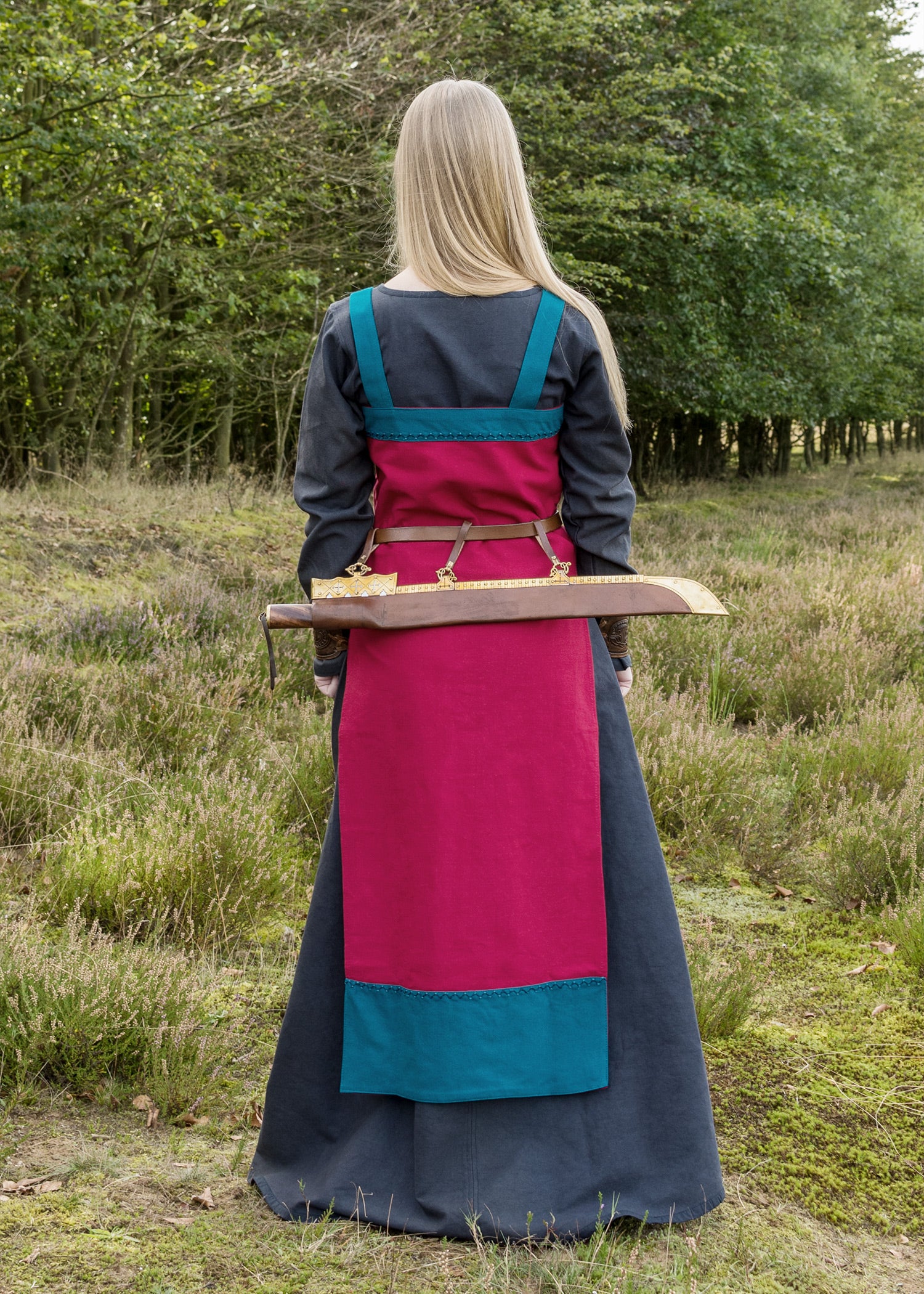 Imagen única de: Pichi Vikingo / Vestido Delantal Hilja Con Bordado, Rojo