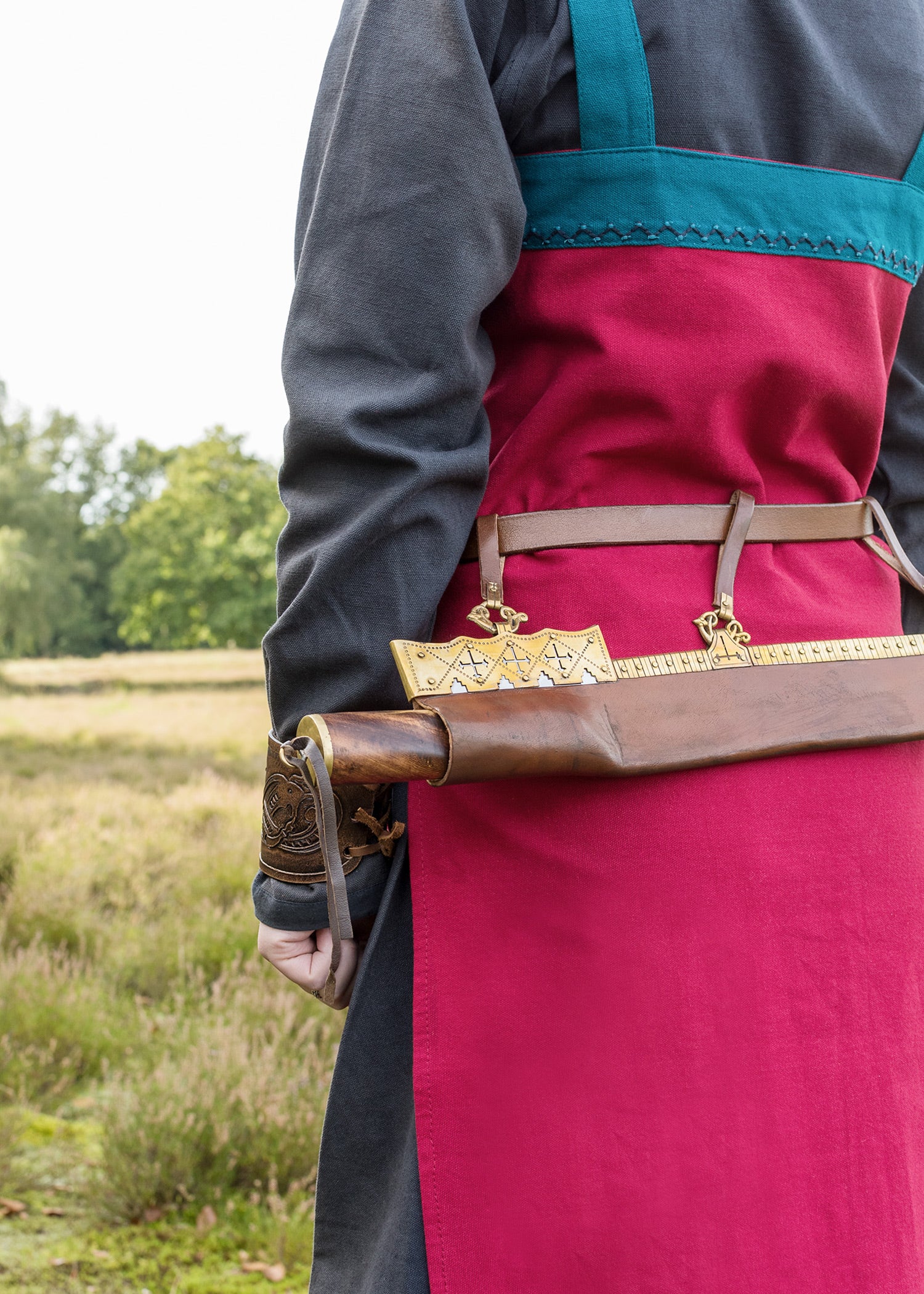 Imagen única de: Pichi Vikingo / Vestido Delantal Hilja Con Bordado, Rojo
