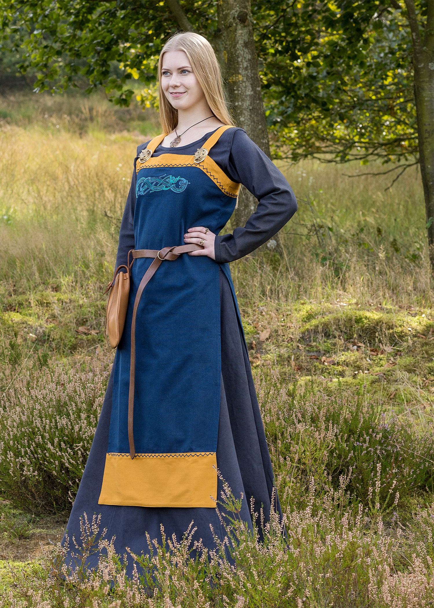Imagen única de: Pichi Vikingo / Vestido Delantal Hilja Con Bordado, Azul