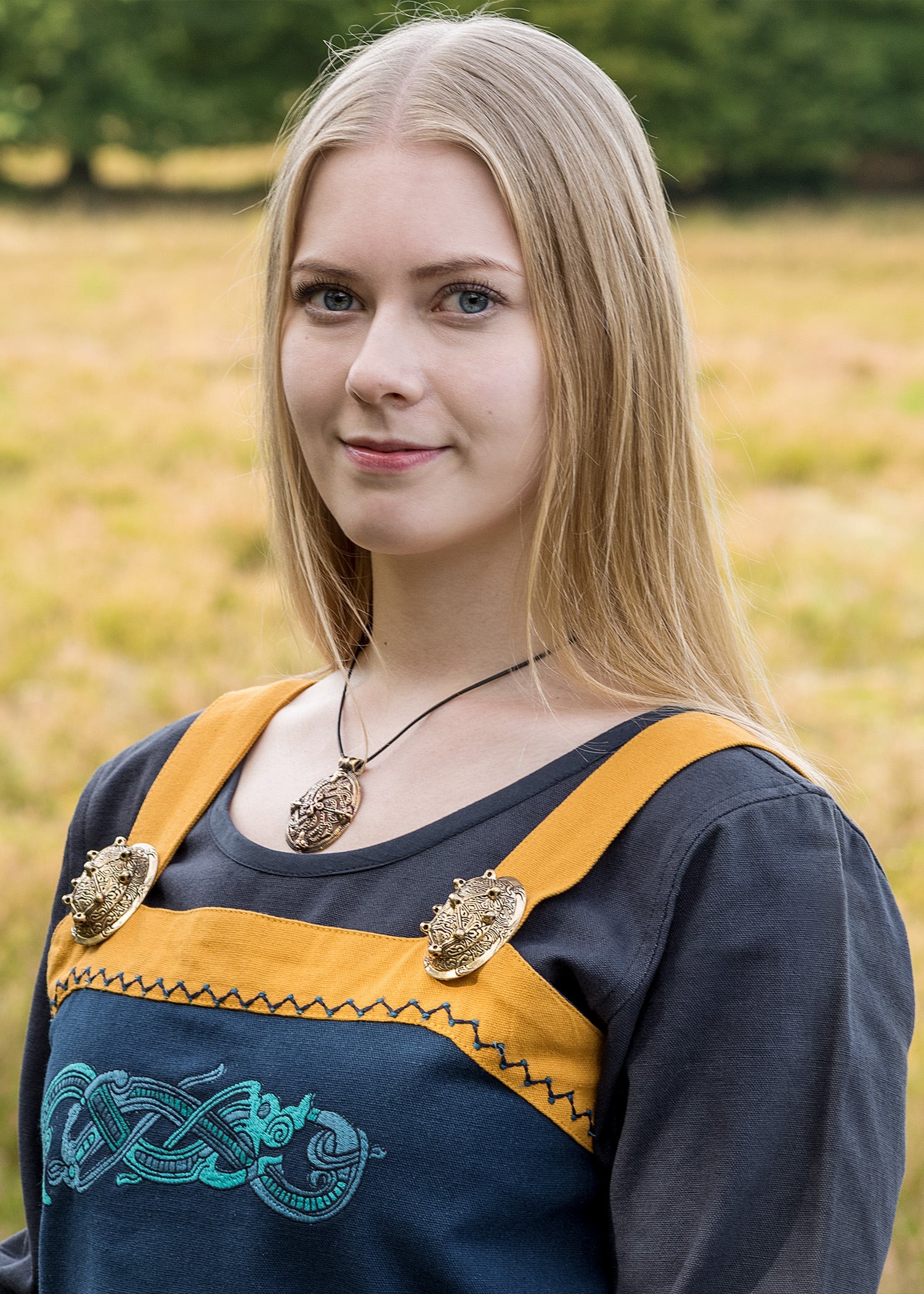 Imagen única de: Pichi Vikingo / Vestido Delantal Hilja Con Bordado, Azul