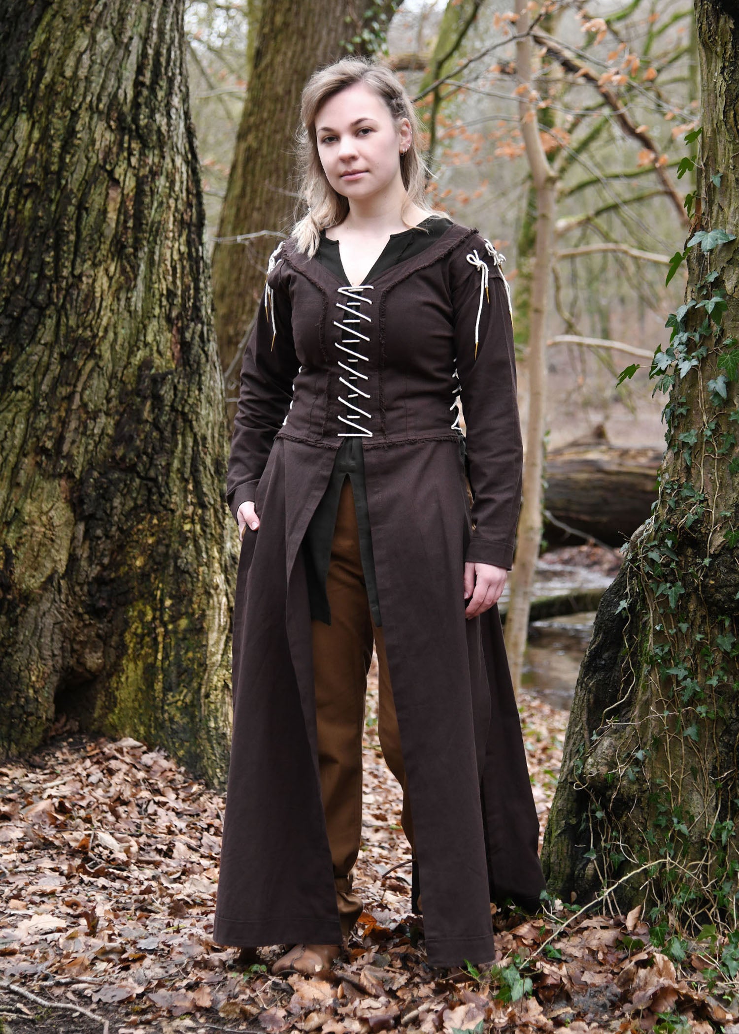 Imagen única de: Vestido Medieval Marit Con Cordones, Marrón