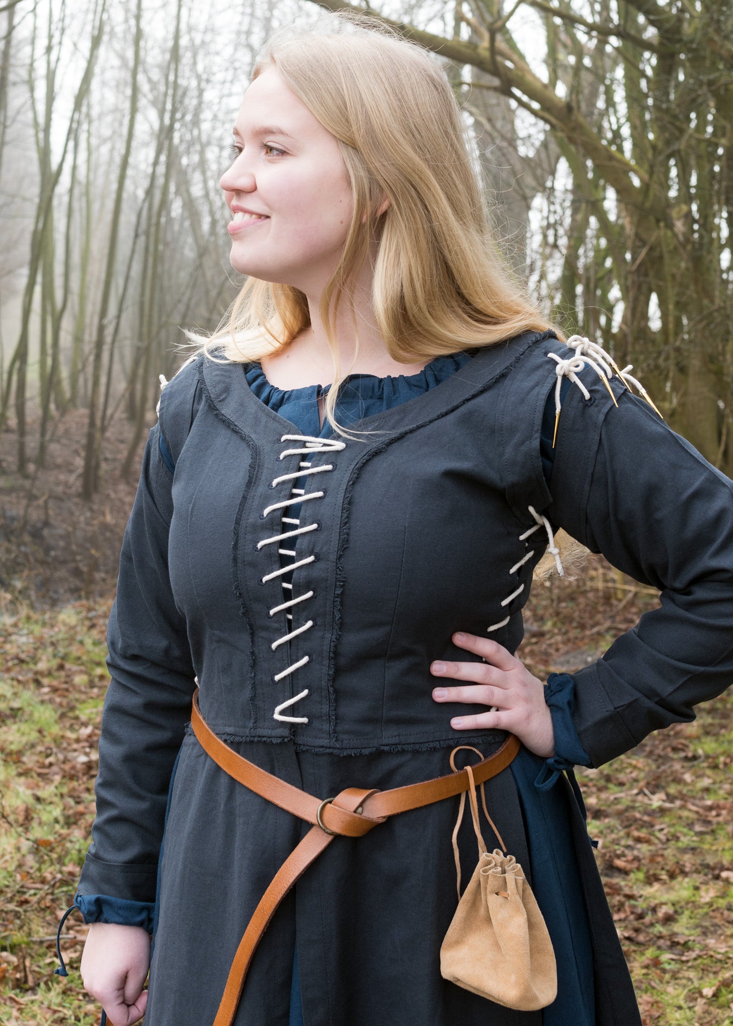 Imagen única de: Vestido Medieval Marit Con Cordones, Azul Oscuro