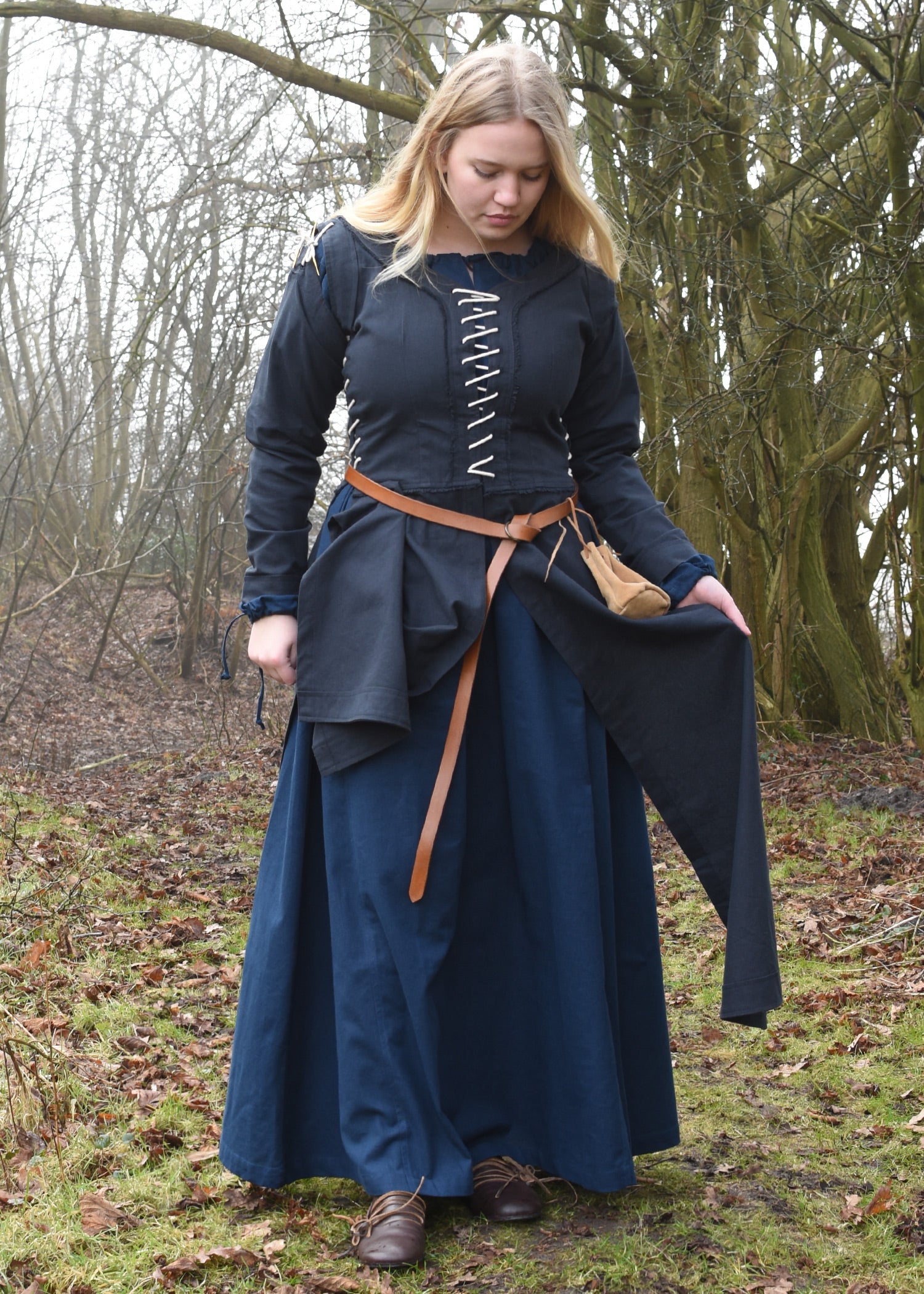 Imagen única de: Vestido Medieval Marit Con Cordones, Azul Oscuro
