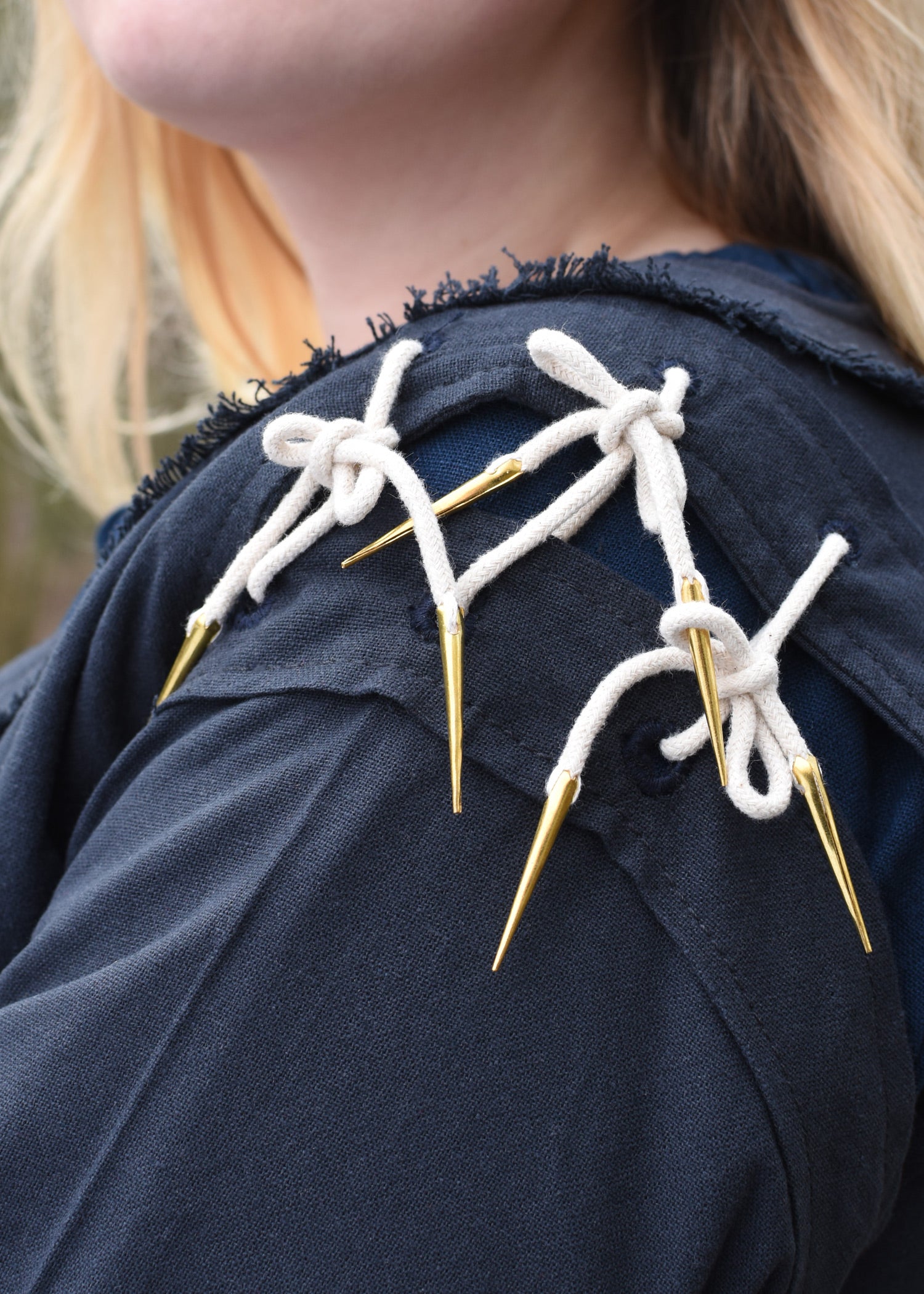 Imagen única de: Vestido Medieval Marit Con Cordones, Azul Oscuro