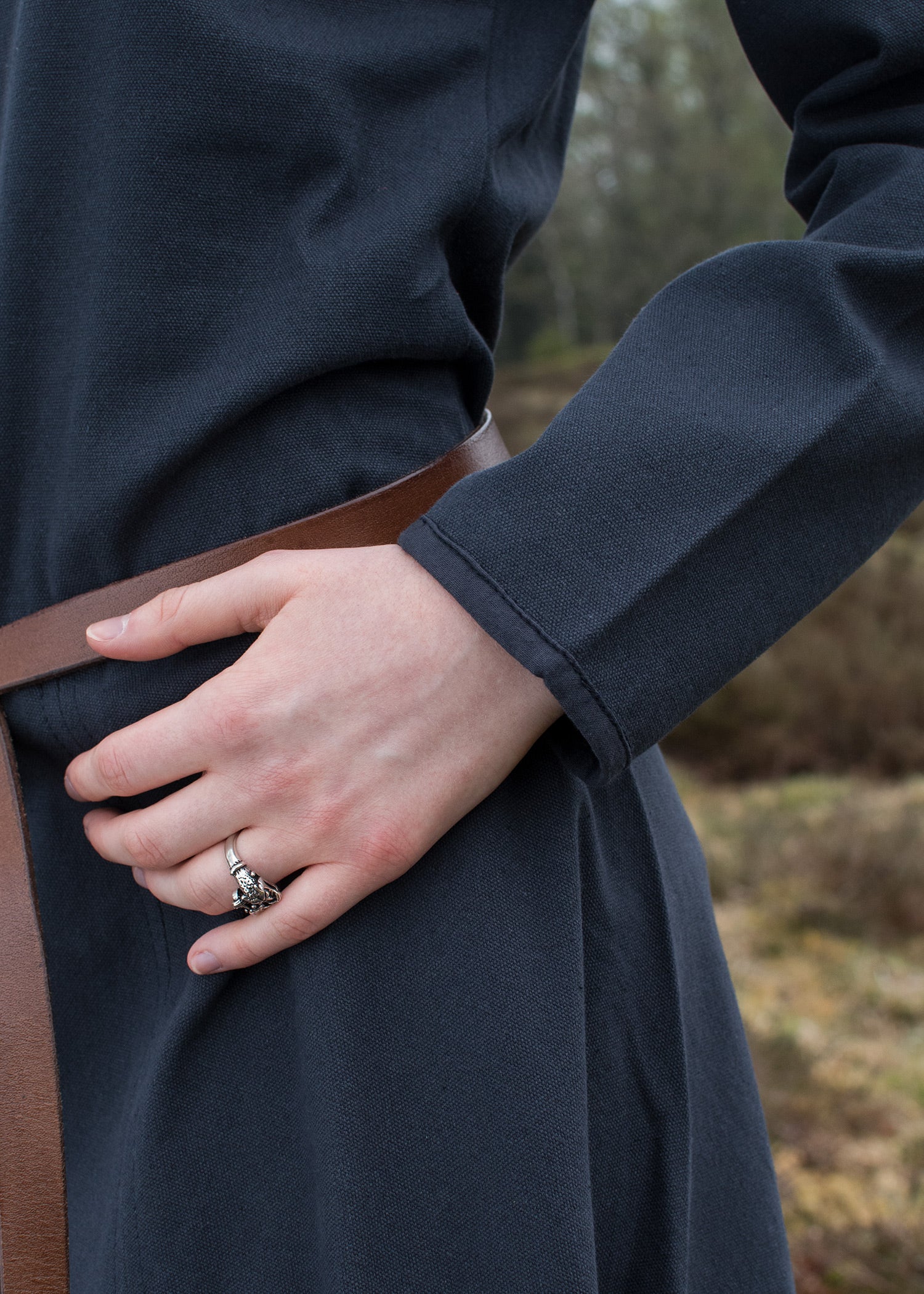 Imagen única de: Vestido Medieval Sencillo Afra De Lona, Azul Oscuro.