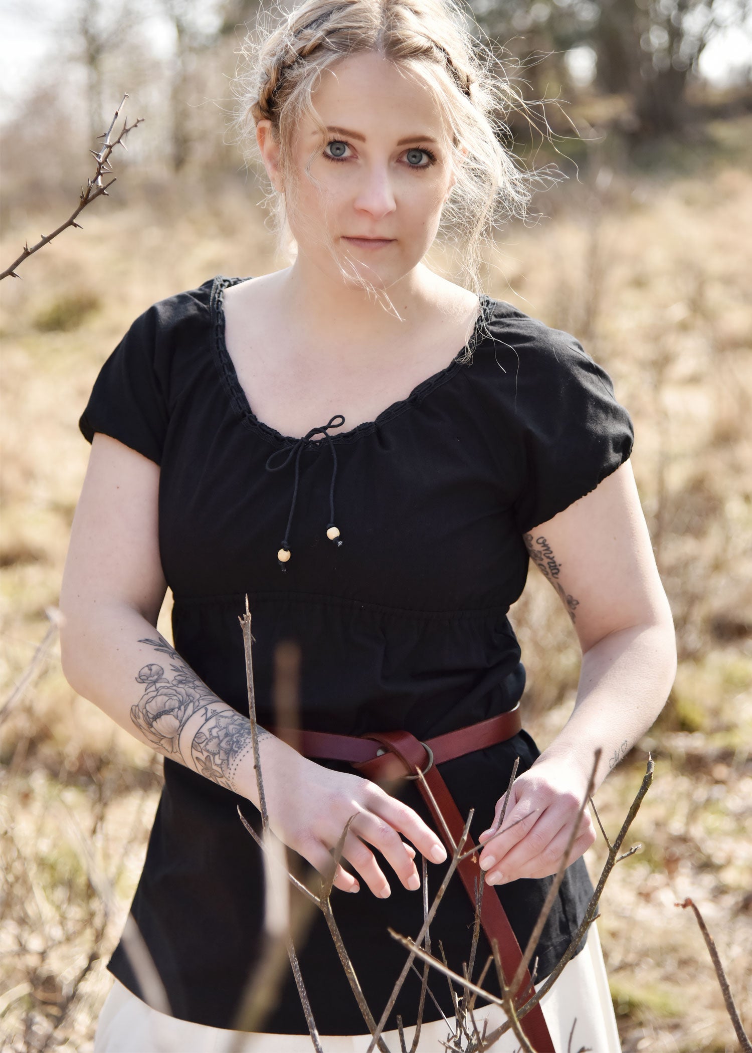 Imagen única de: Blusa Medieval De Manga Corta Aren, Negro 5