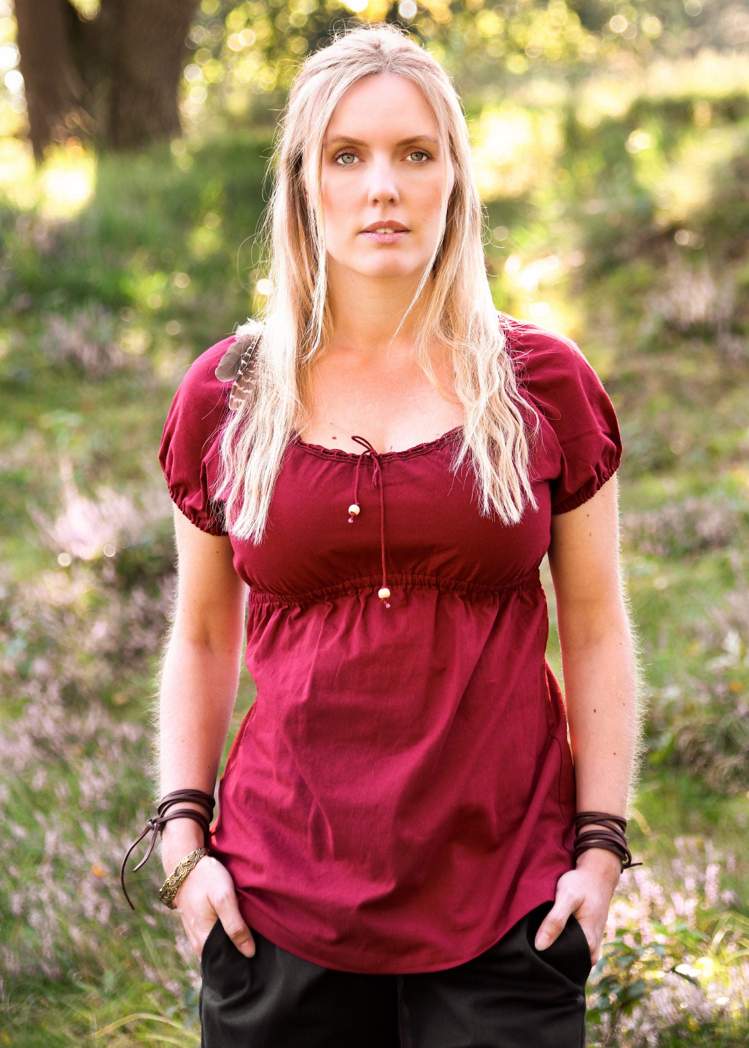 Imagen única de: Blusa Medieval De Manga Corta Aren, Rojo Vino