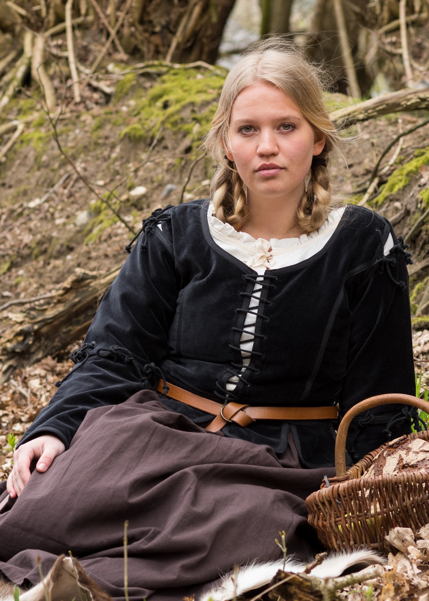 Imagen única de: Chaqueta Medieval Griselda De Terciopelo, Negra