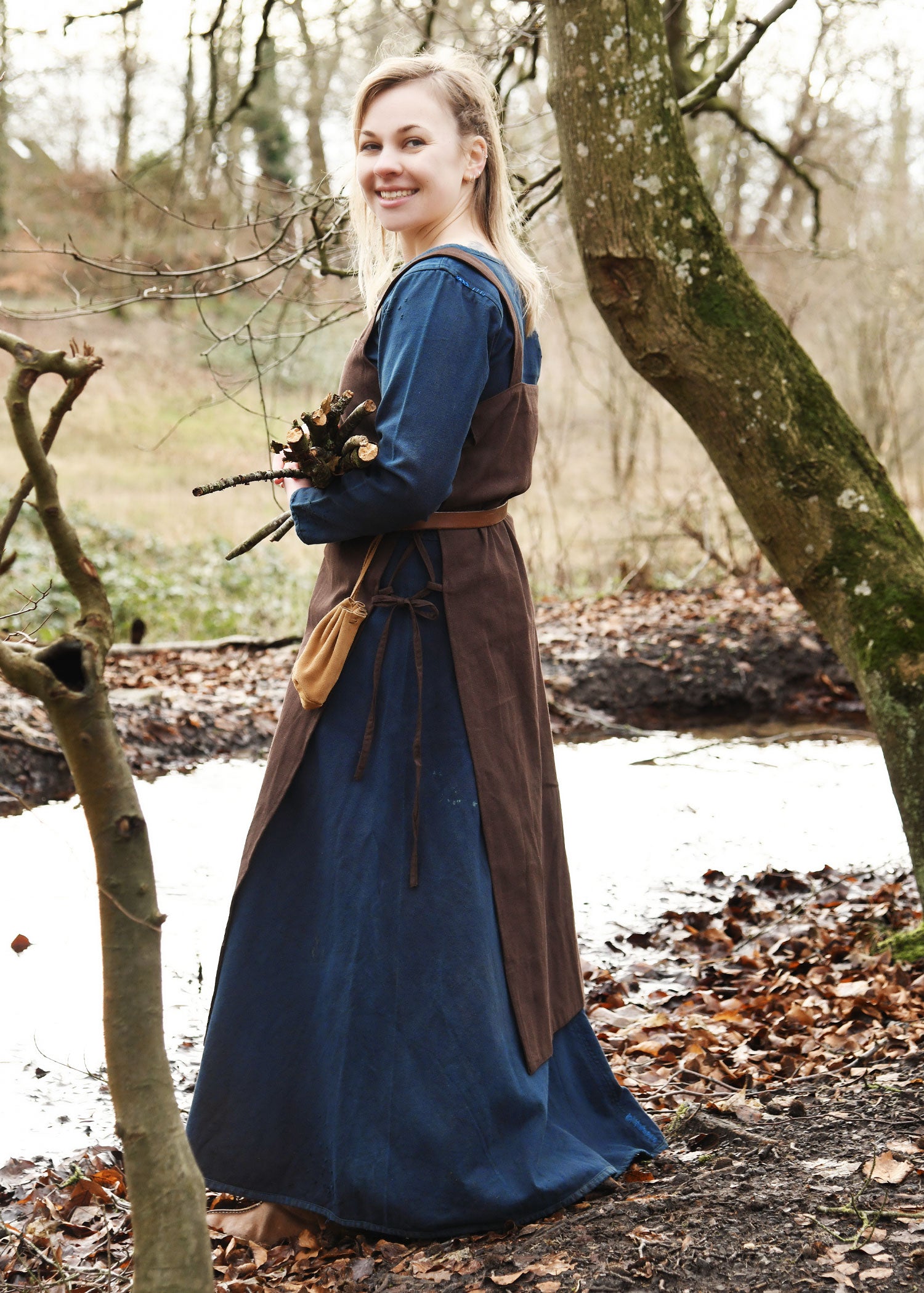 Imagen única de: Sobrevestido Vikingo, Delantal Tinna, Marrón