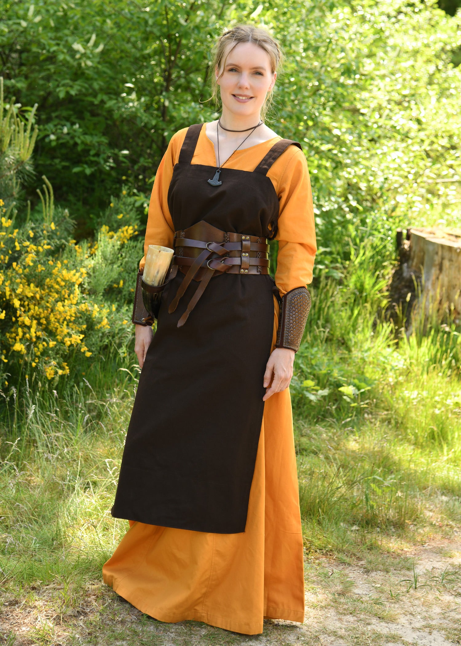 Imagen única de: Sobrevestido Vikingo, Delantal Tinna, Marrón