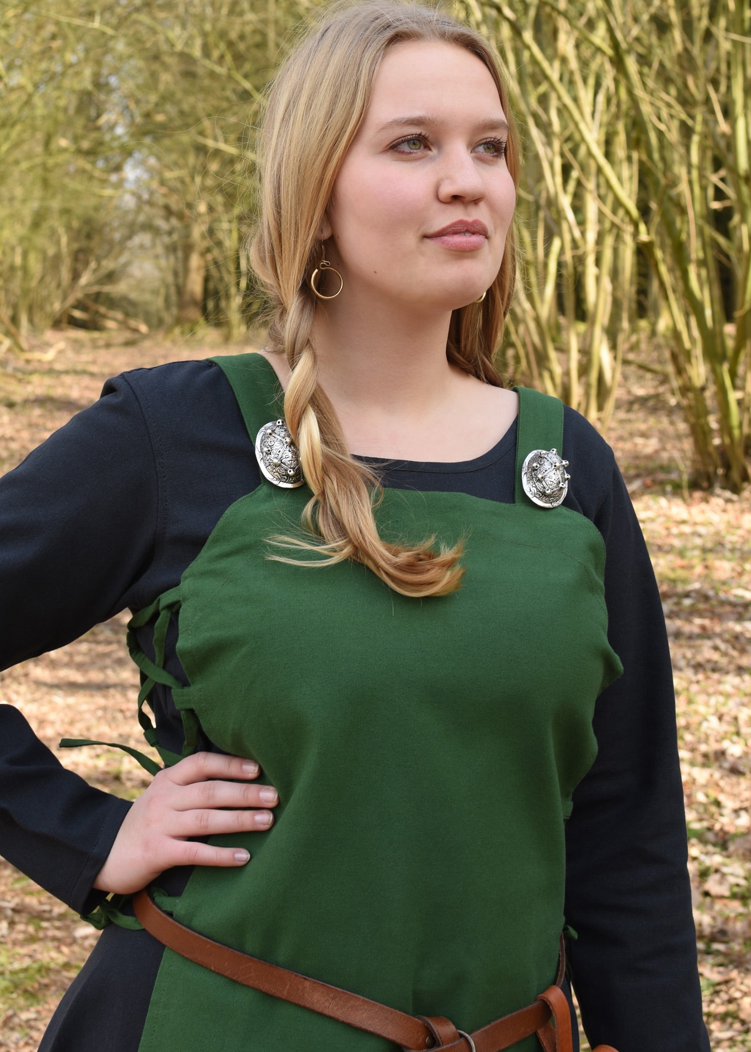 Imagen única de: Sobrevestido Vikingo, Vestido Tipo Pichi Tinna, Verde