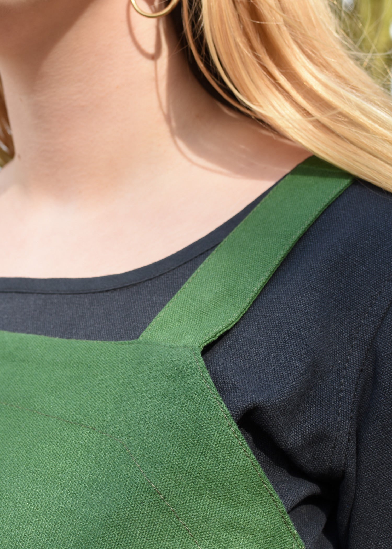 Imagen única de: Sobrevestido Vikingo, Vestido Tipo Pichi Tinna, Verde