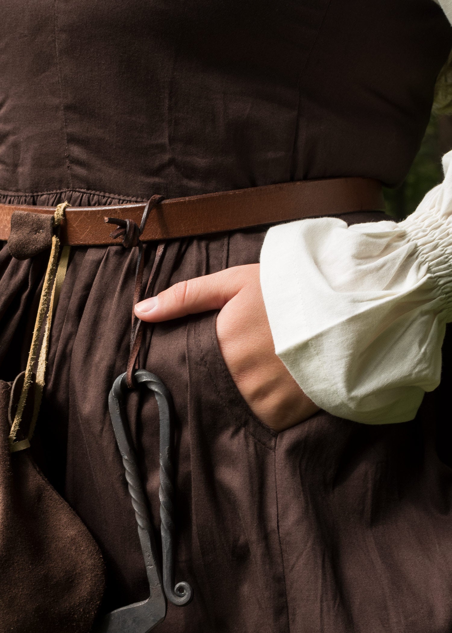 Imagen única de: Vestido Medieval Sin Mangas, Vestido De Tirantes Lene, Marrón