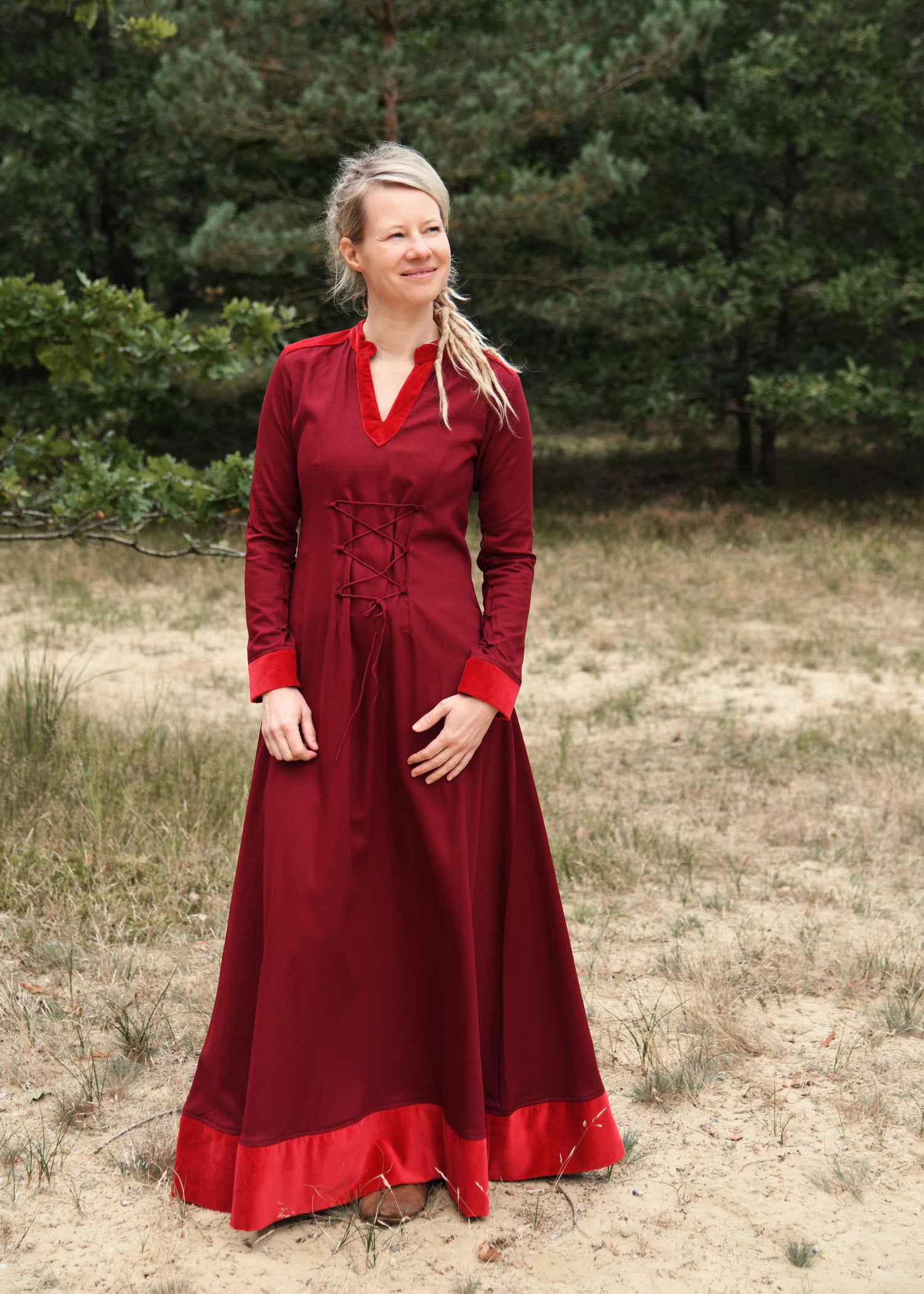 Imagen única de: Vestido Medieval Meira Con Detalles De Terciopelo, Rojo Vino