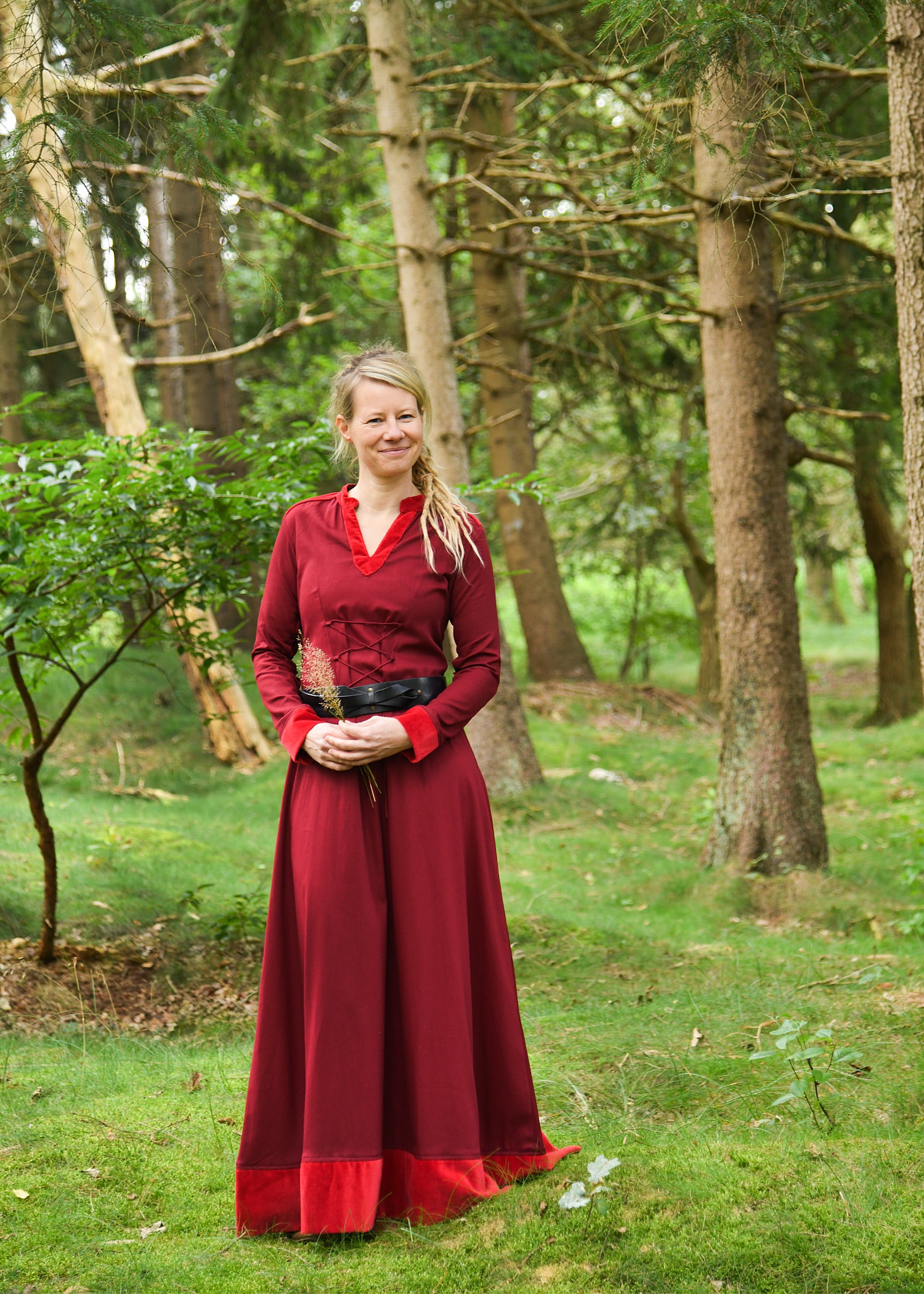 Imagen única de: Vestido Medieval Meira Con Detalles De Terciopelo, Rojo Vino