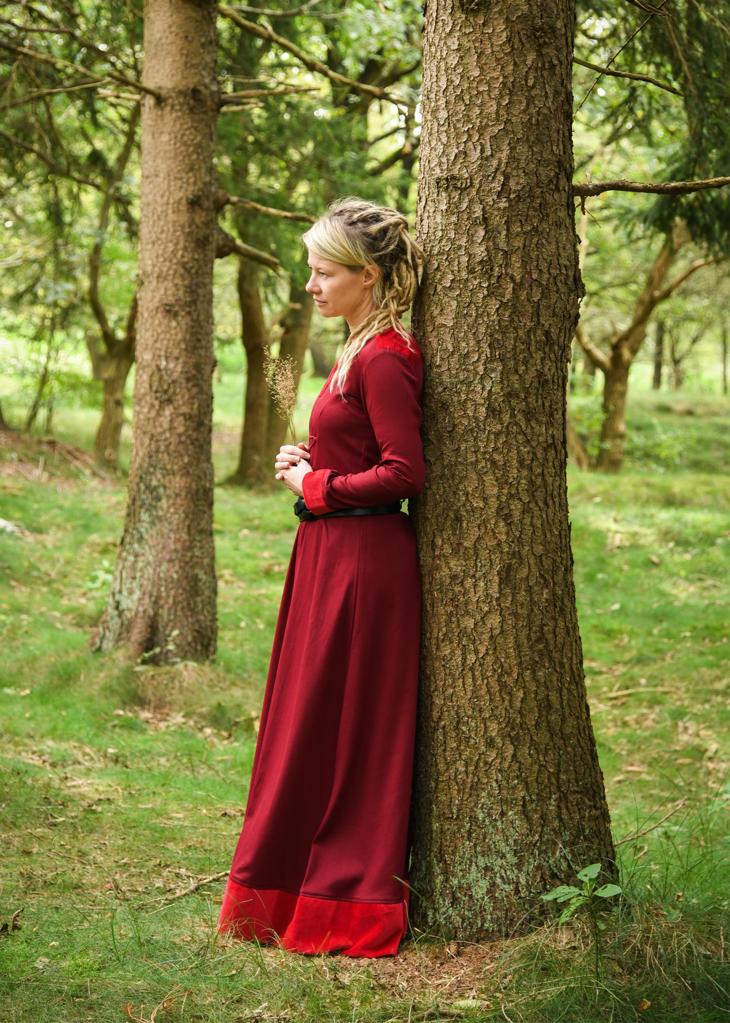 Imagen única de: Vestido Medieval Meira Con Detalles De Terciopelo, Rojo Vino