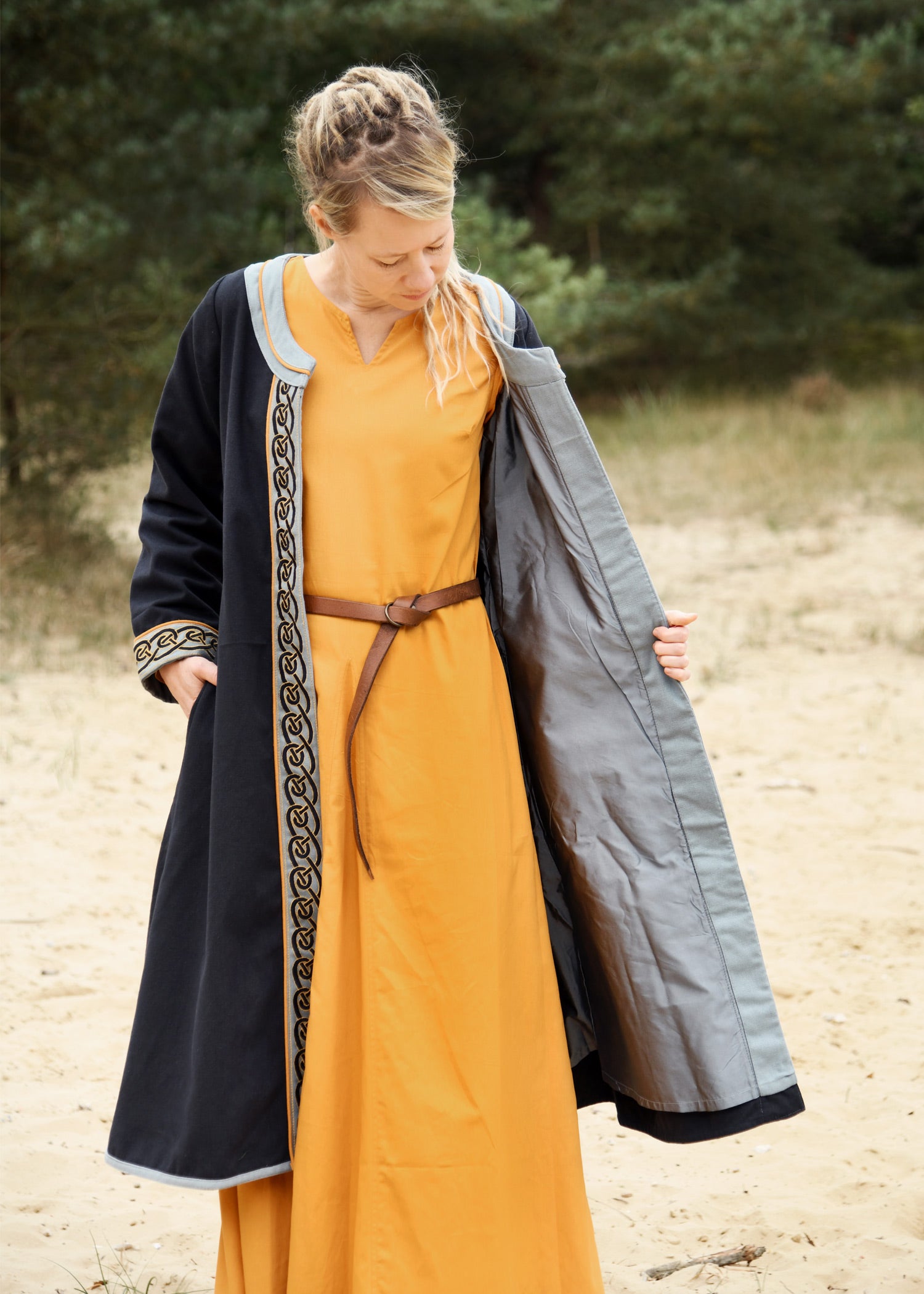 Imagen única de: Abrigo Vikingo Bordado Ella, Azul Oscuro