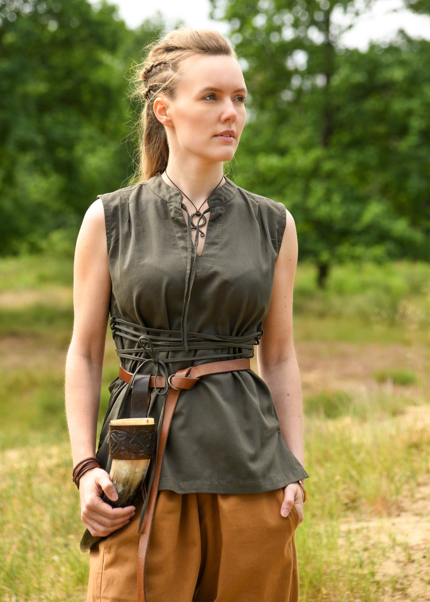 Imagen única de: Blusa Medieval Sin Mangas Levke, Verde Oliva