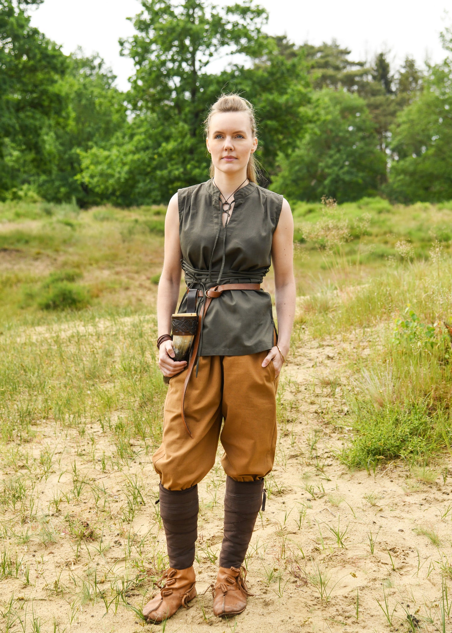 Imagen única de: Blusa Medieval Sin Mangas Levke, Verde Oliva