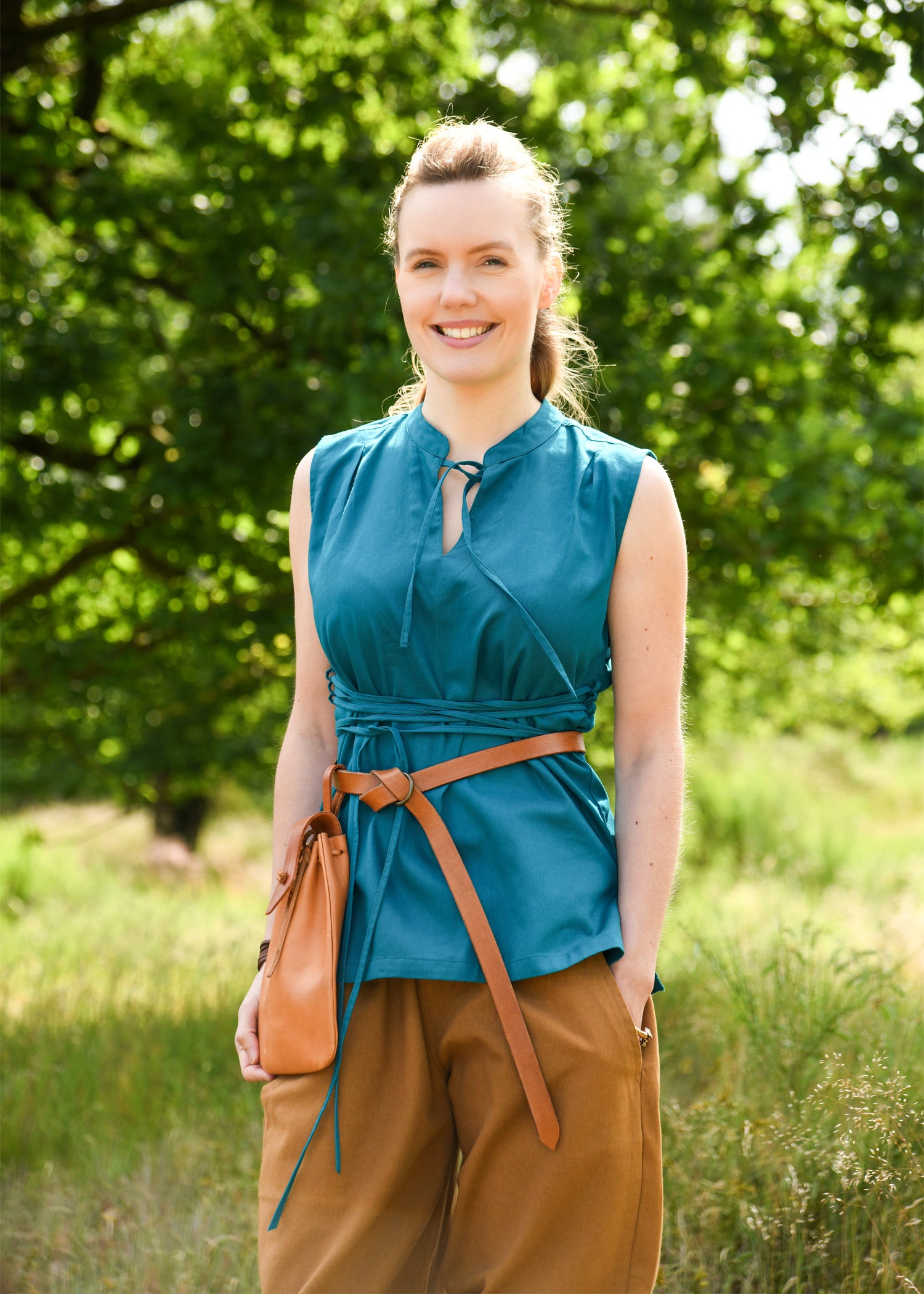 Imagen única de: Blusa Medieval Sin Mangas Levke, Petróleo  1