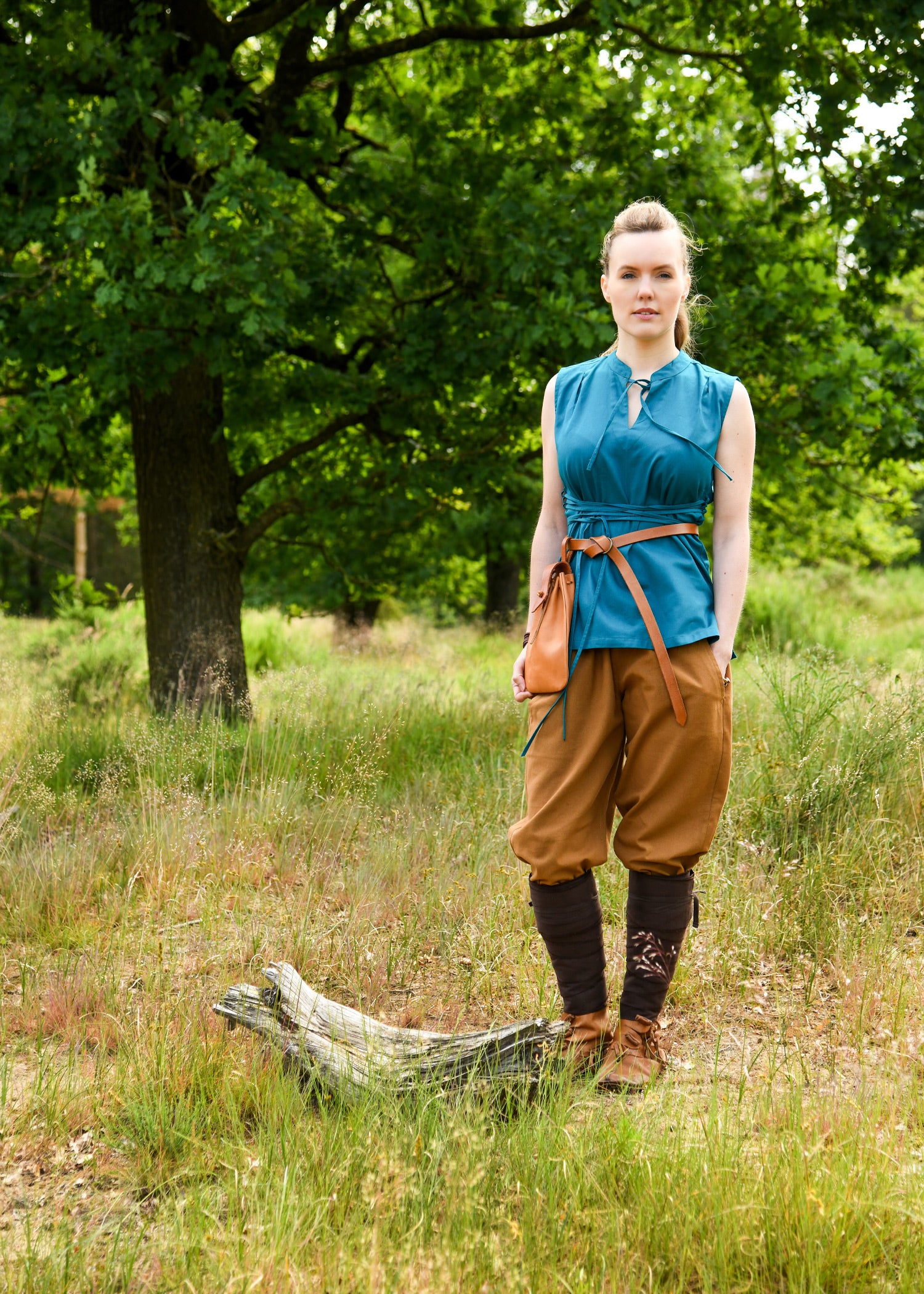 Imagen única de: Blusa Medieval Sin Mangas Levke, Petróleo 6