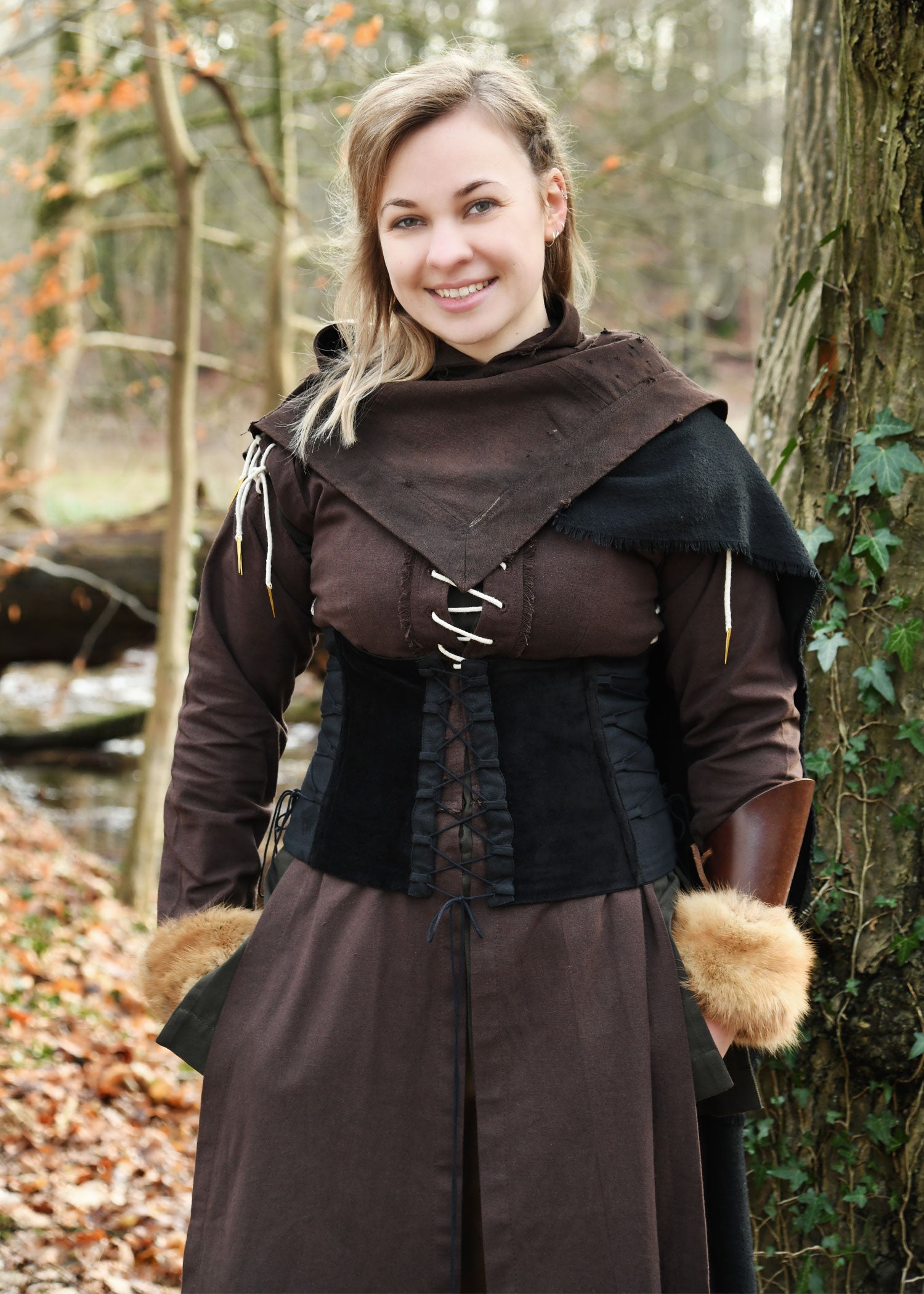 Imagen única de: Corsé Medieval Anik De Terciopelo, Negro