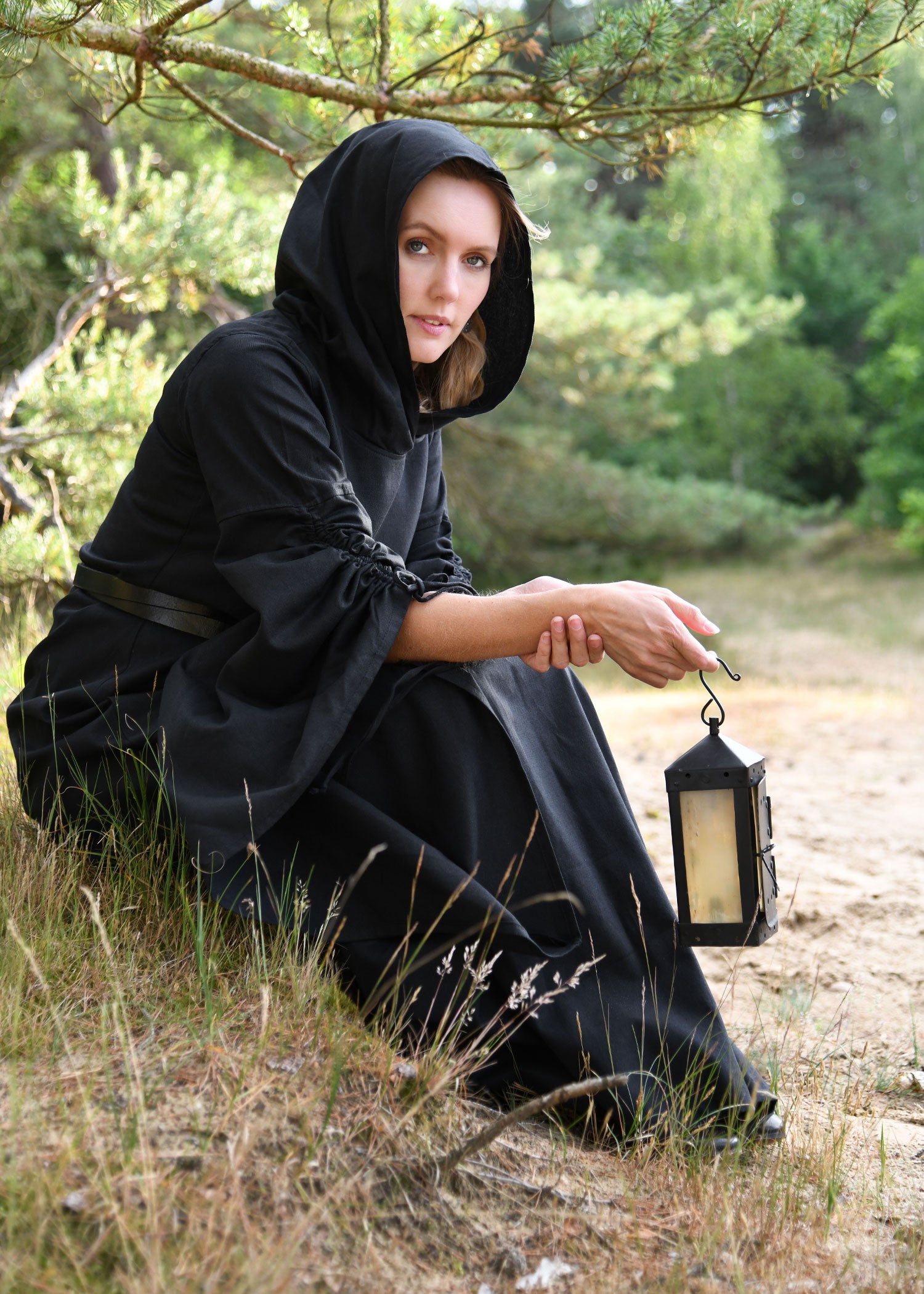 Imagen única de: Vestido Medieval Isra Con Mangas Trompeta, Negro