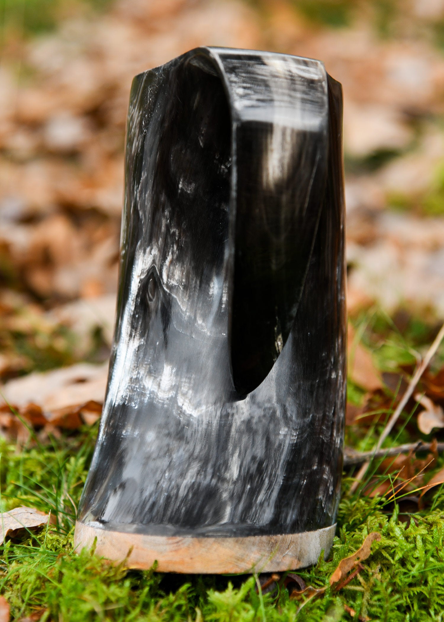 Imagen única de: Jarra De Cuerno Con Base De Madera Y Motivo Valknut N.º 1