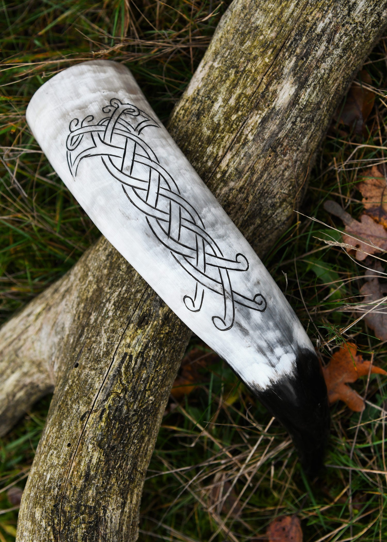 Imagen única de: Cuerno Vikingo Para Beber Con Cuervos En Forma De Nudo