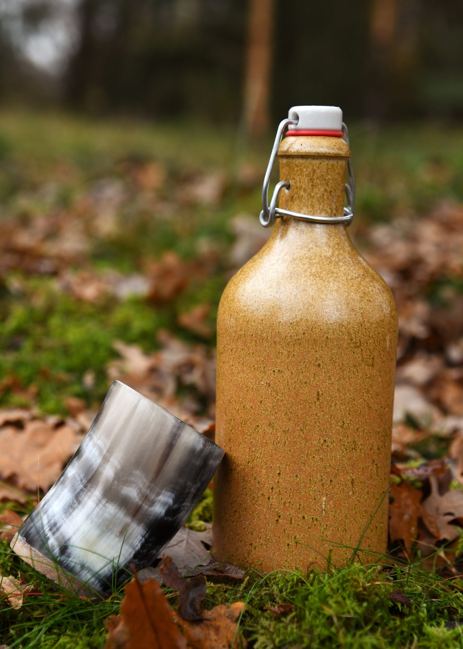 Imagen única de: Taza Pequeña De Cuerno Con Base De Madera, Sin Asa