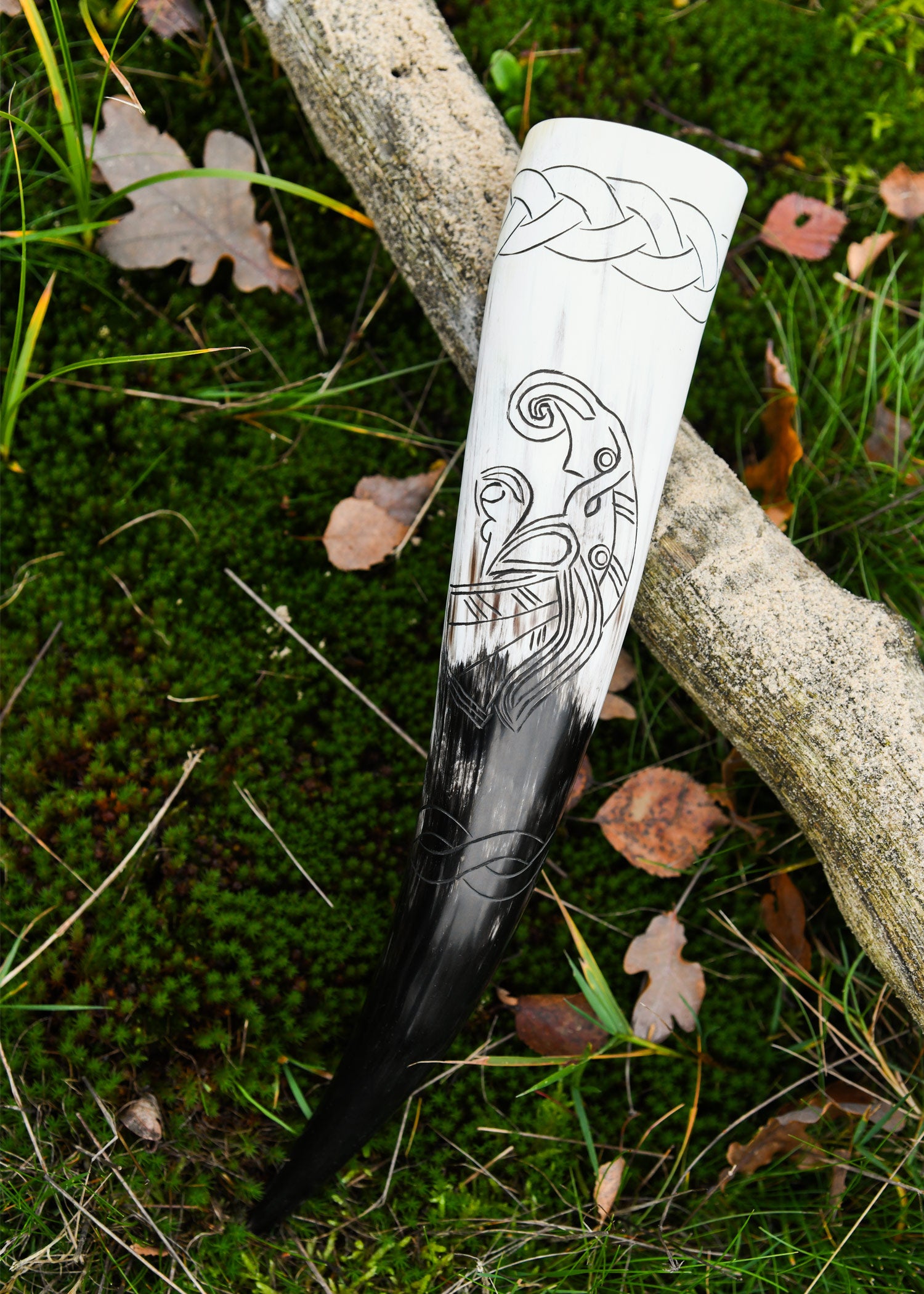 Imagen única de: Cuerno Vikingo Para Beber Con Motivo De Cuervo