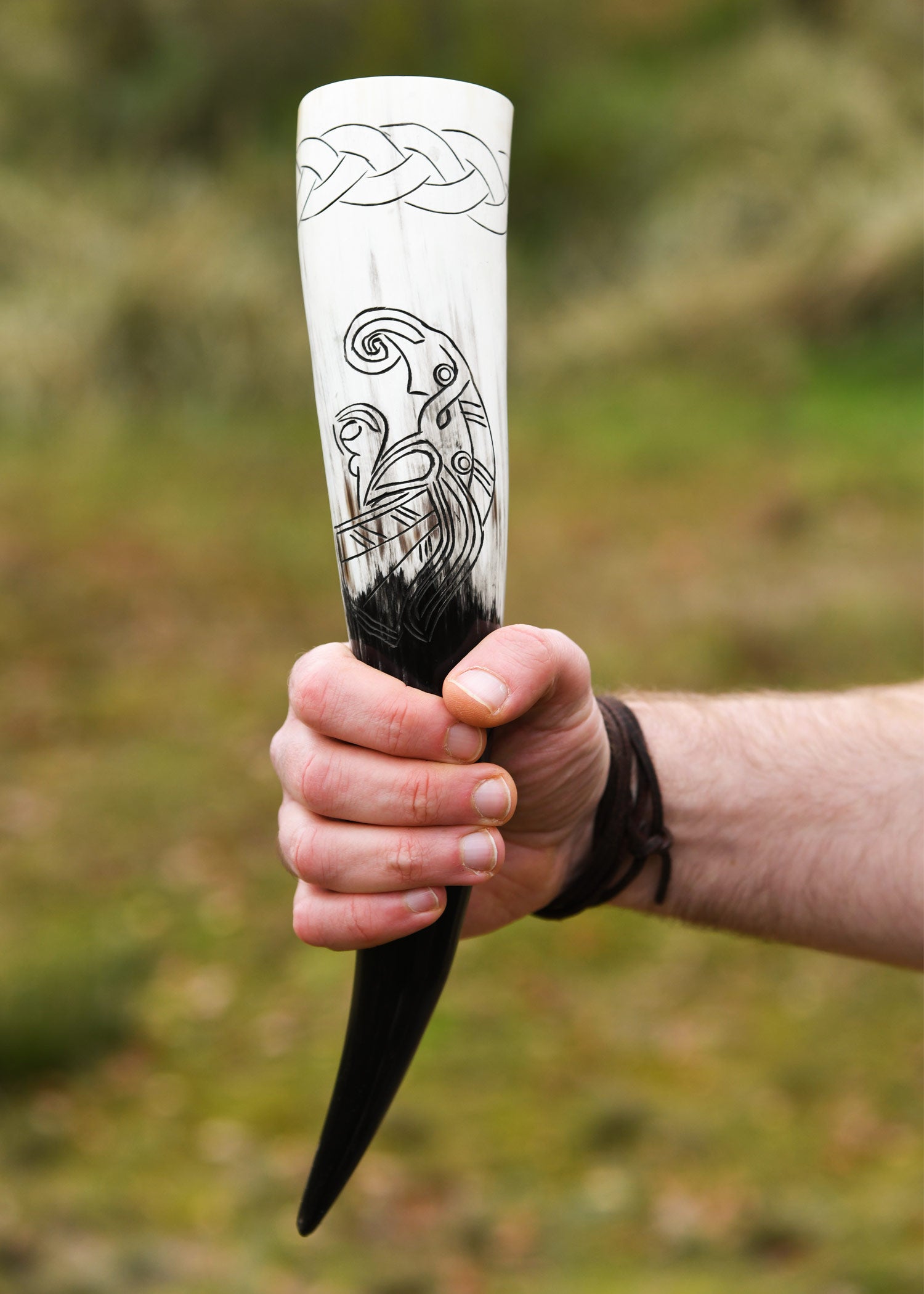 Imagen única de: Cuerno Vikingo Para Beber Con Motivo De Cuervo