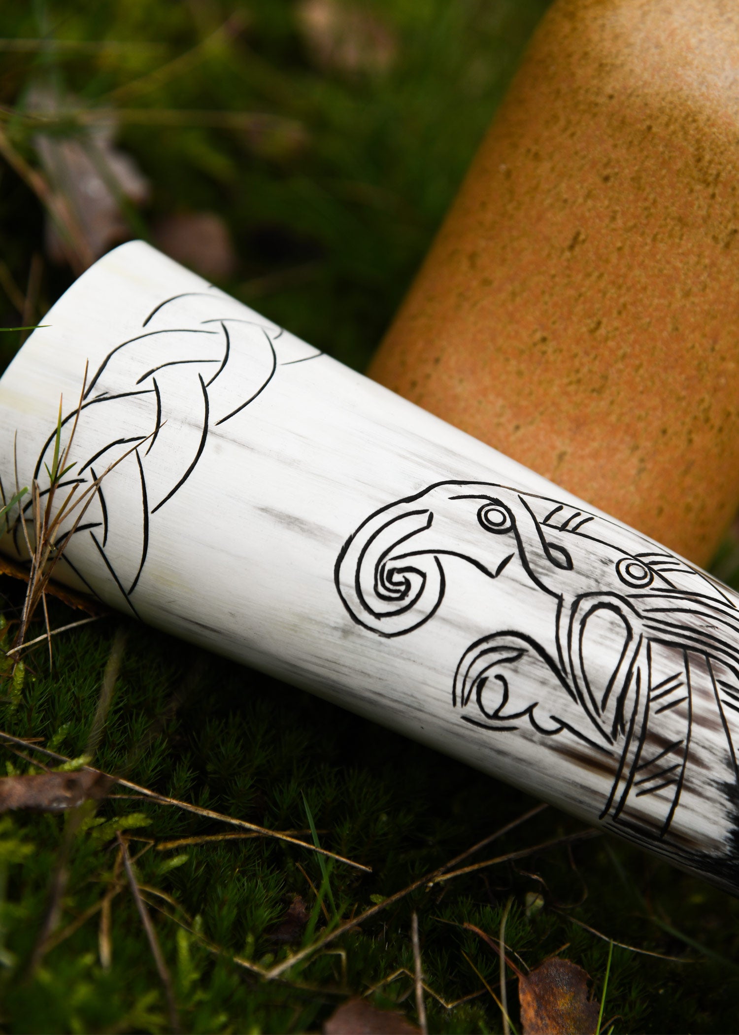 Imagen única de: Cuerno Vikingo Para Beber Con Motivo De Cuervo