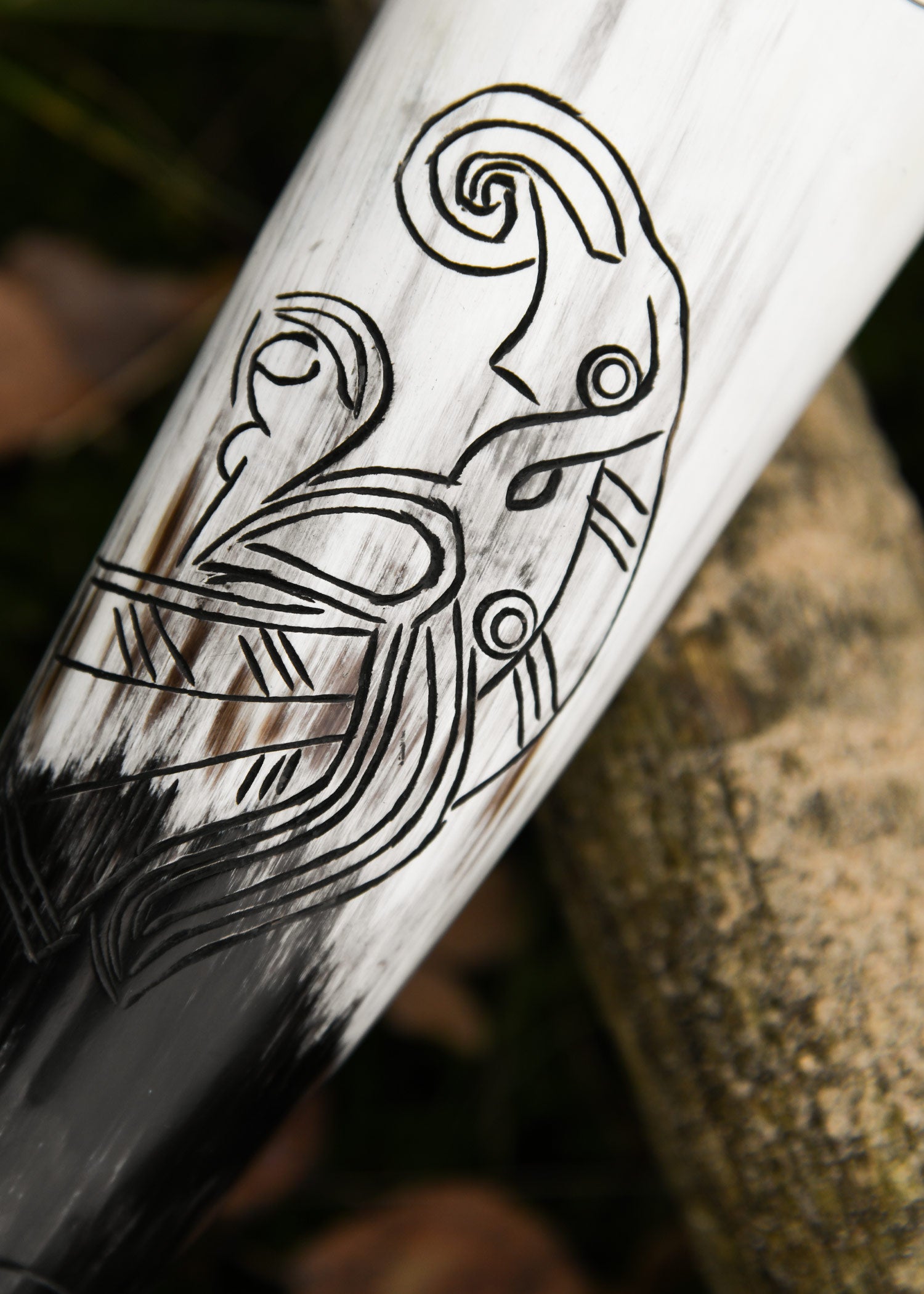 Imagen única de: Cuerno Vikingo Para Beber Con Motivo De Cuervo