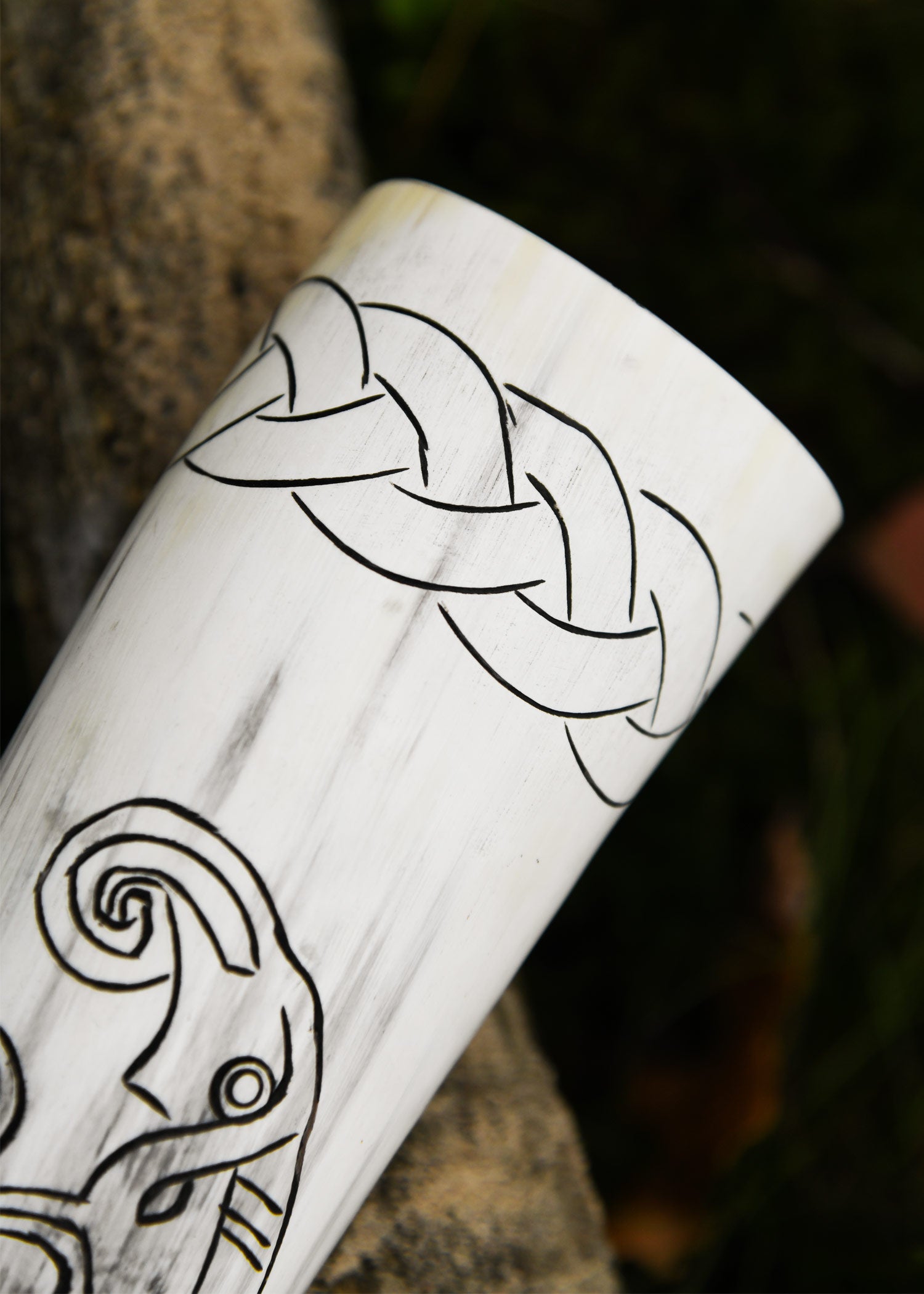 Imagen única de: Cuerno Vikingo Para Beber Con Motivo De Cuervo