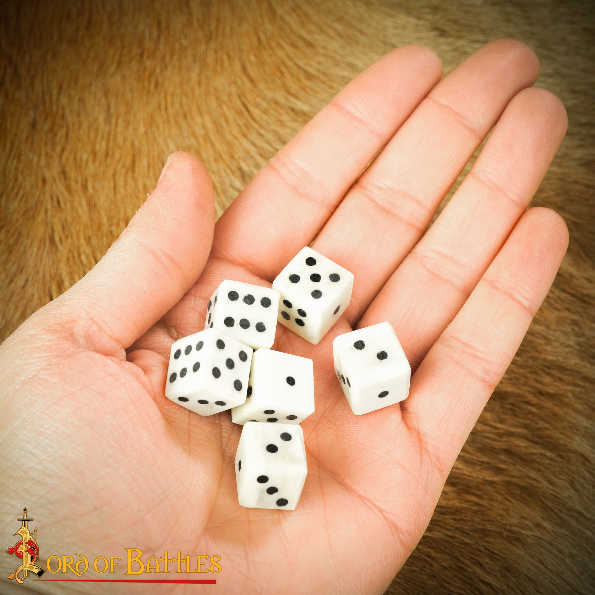 Imagen única de: Dados Medievales de Hueso - Juego Artesanal de 6 (hueso de Buey, 1,2 Cm)