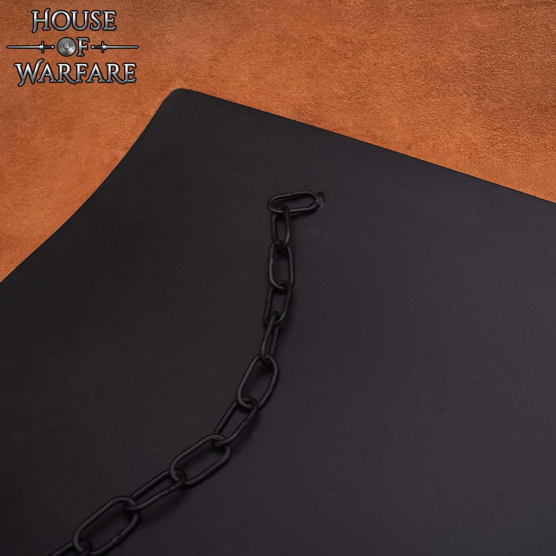 Imagen única de: Escudo de Batalla de Acero Liso con Cadena - Negro- Personalizable