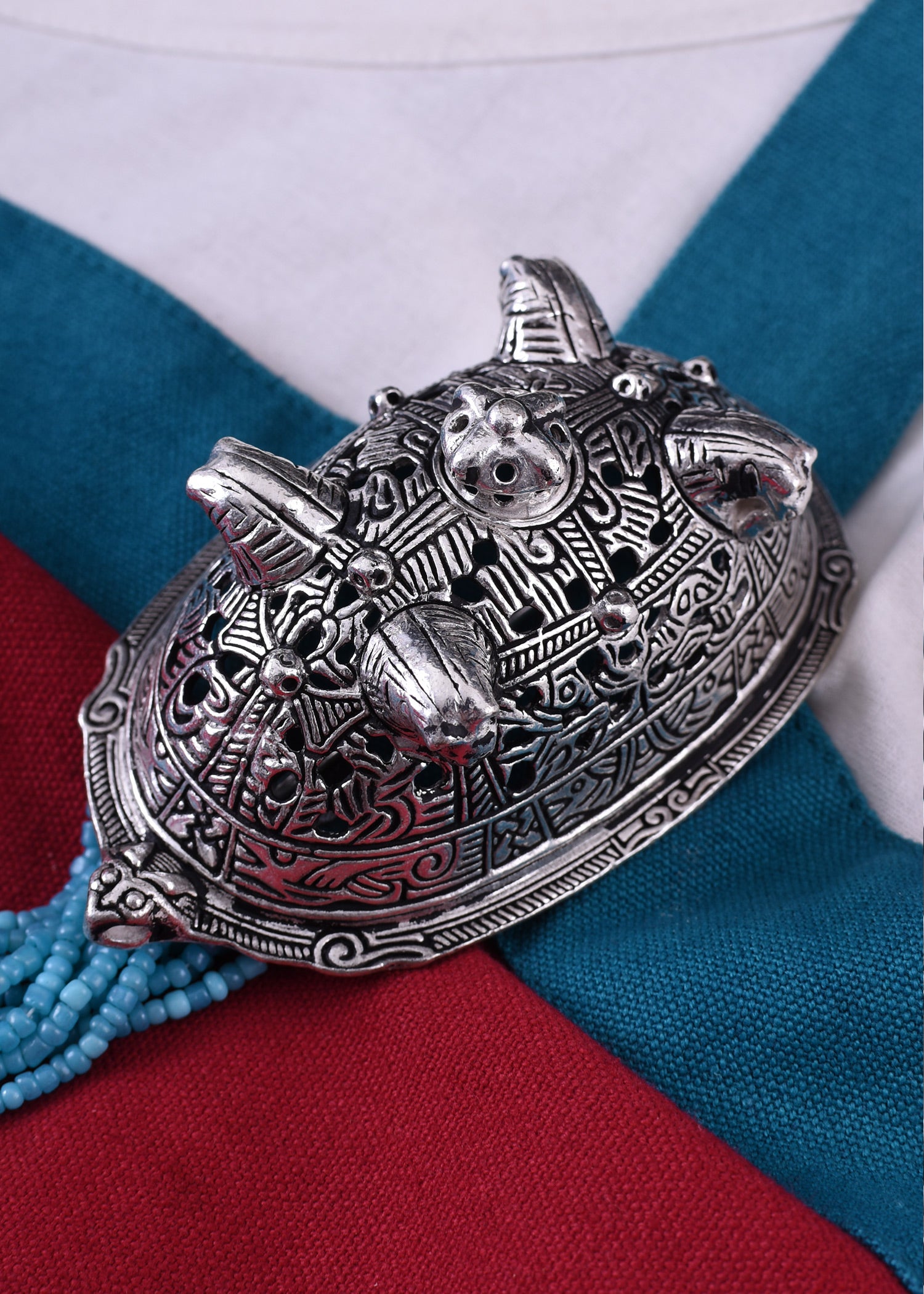 Imagen única de: Broche Vikingo Jorobado De Birka Con Cabezas De Caballo