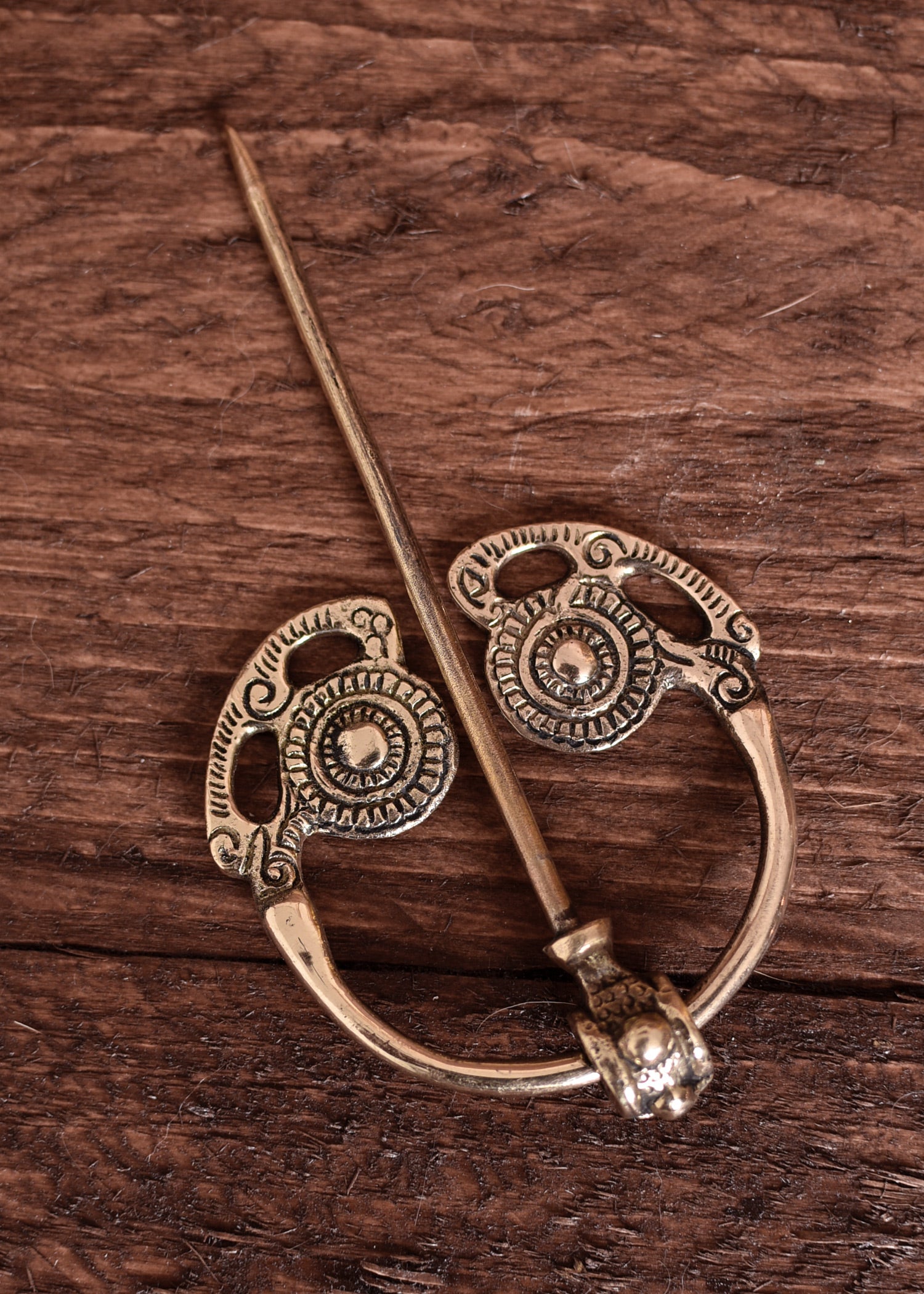 Imagen única de: Broche Vikingo De Goldsborough, Latón