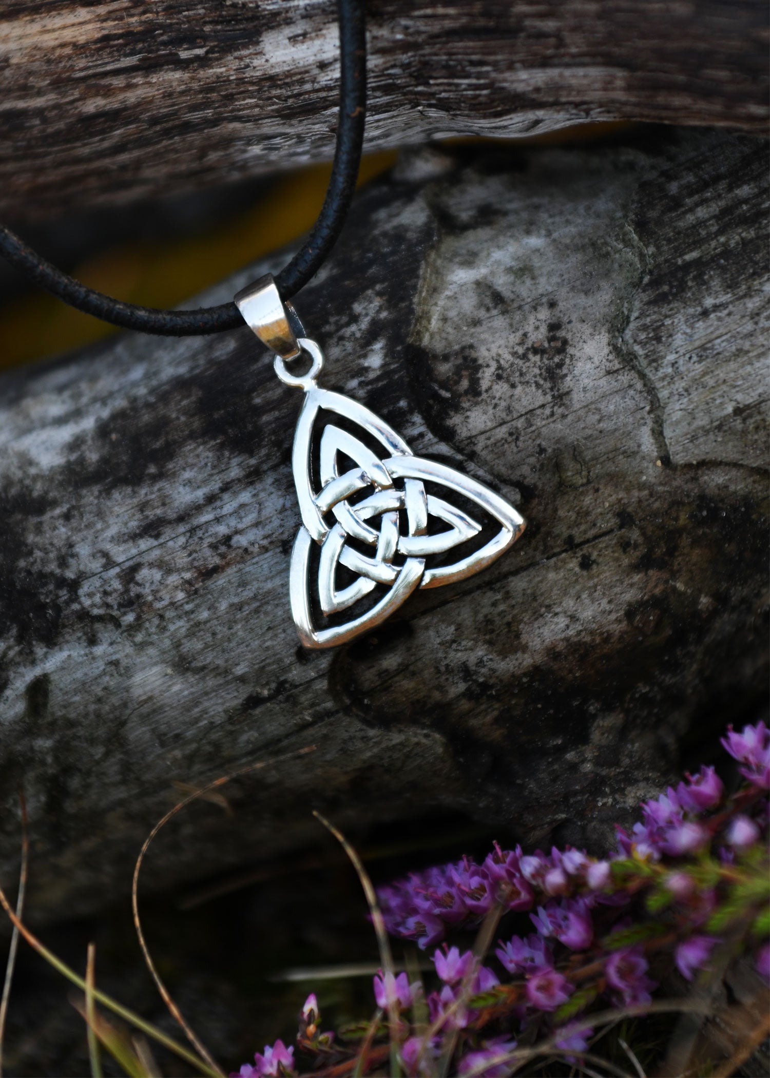 Imagen única de: Colgante Nudo De La Trinidad Celta De Plata