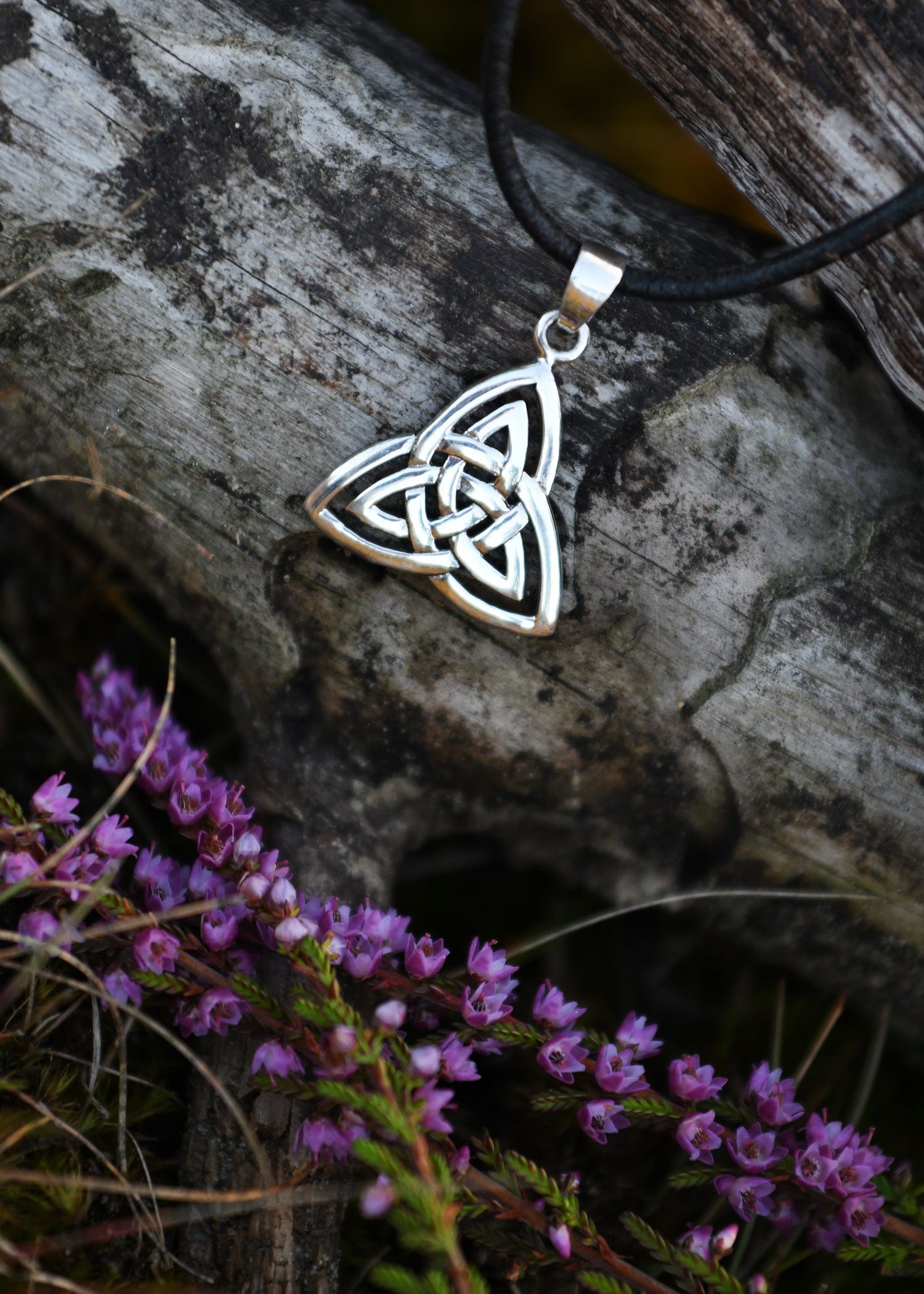 Imagen única de: Colgante Nudo De La Trinidad Celta De Plata