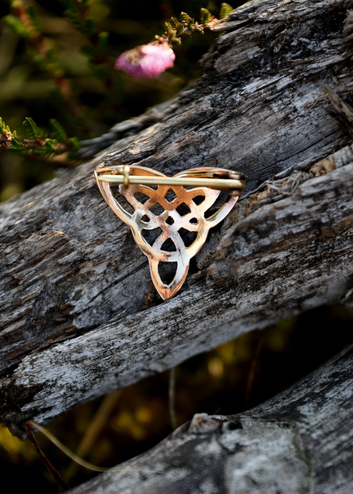 Imagen única de: Broche De Bronce, Trinidad Celta