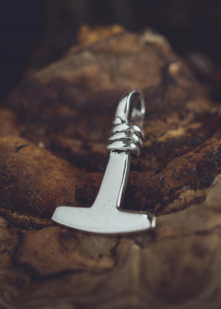 Imagen única de: Martillo De Thor Pequeño De Plata.