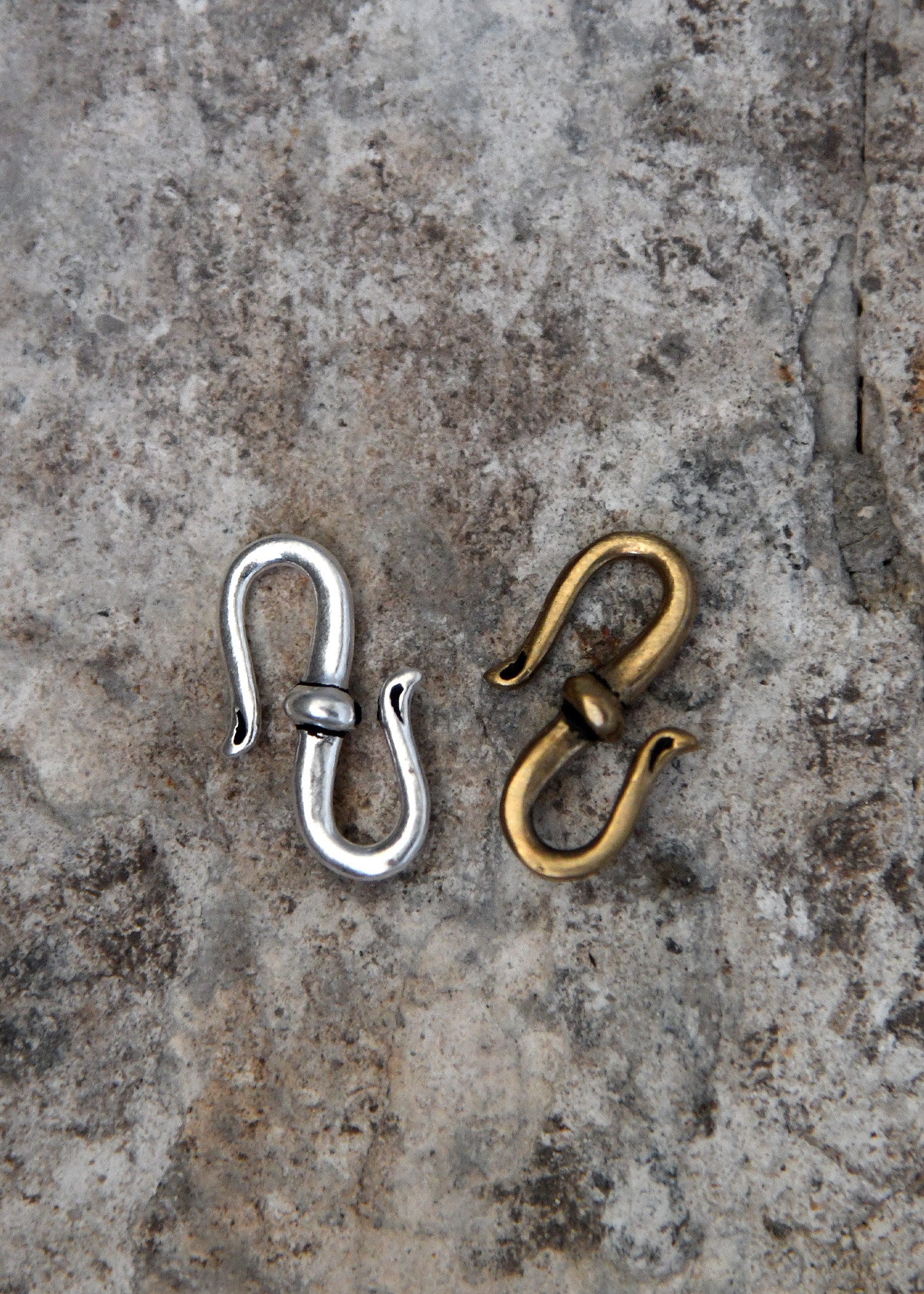 Imagen única de: Ganchos De Joyería Para Broches Y Collares Vikingos.