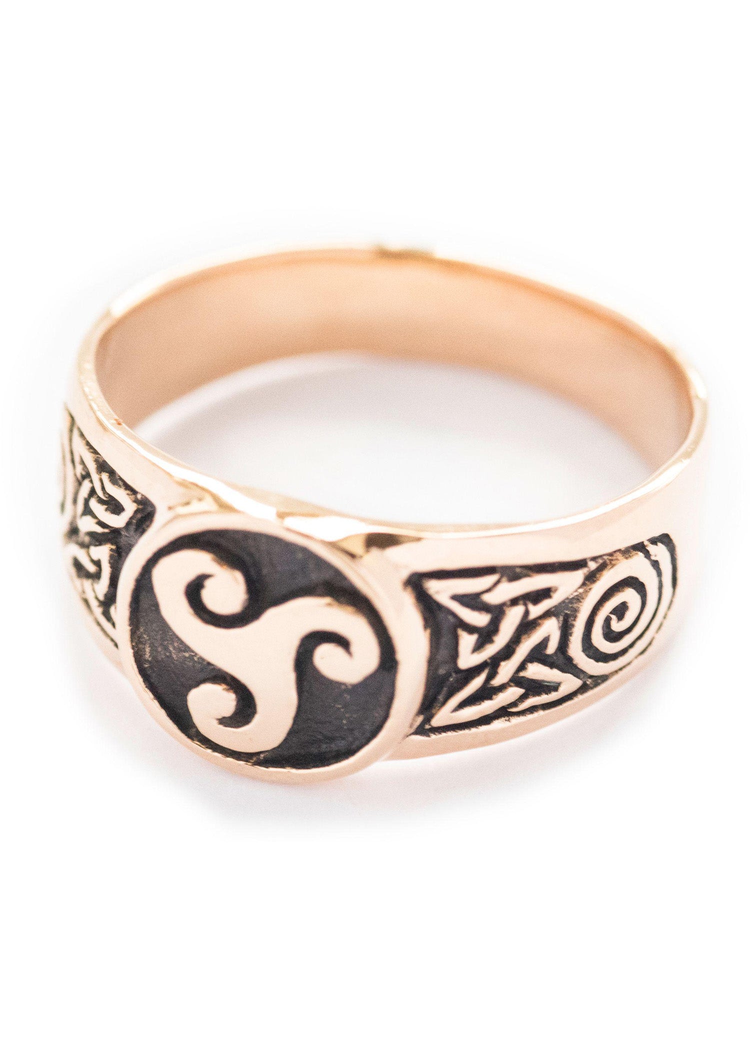 Imagen única de: Anillo De Sello Triskel De Bronce.