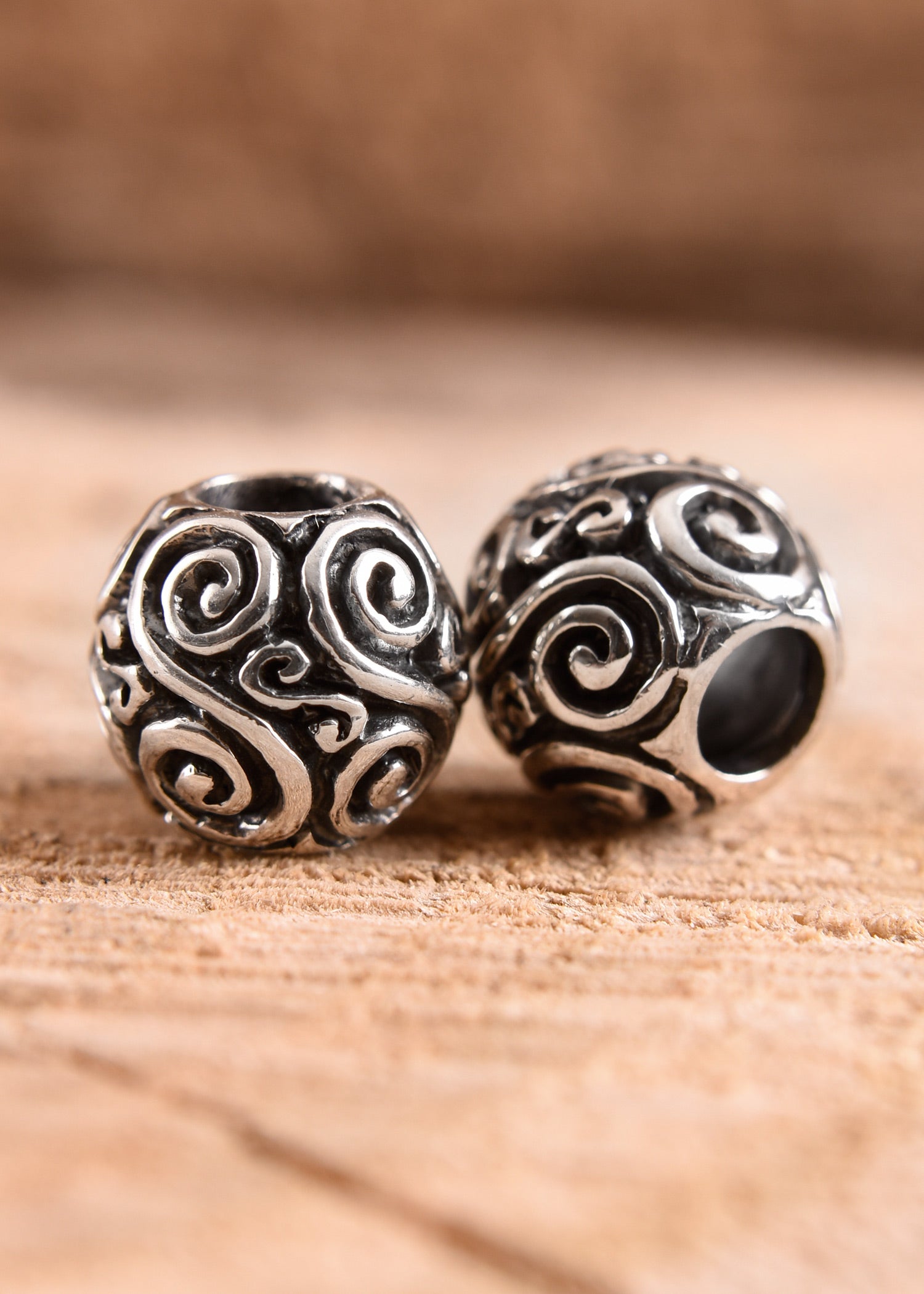 Imagen única de: Cuenta Redonda Para Barba Y Cuenta Para Rizos Con Espirales Dobles De Plata