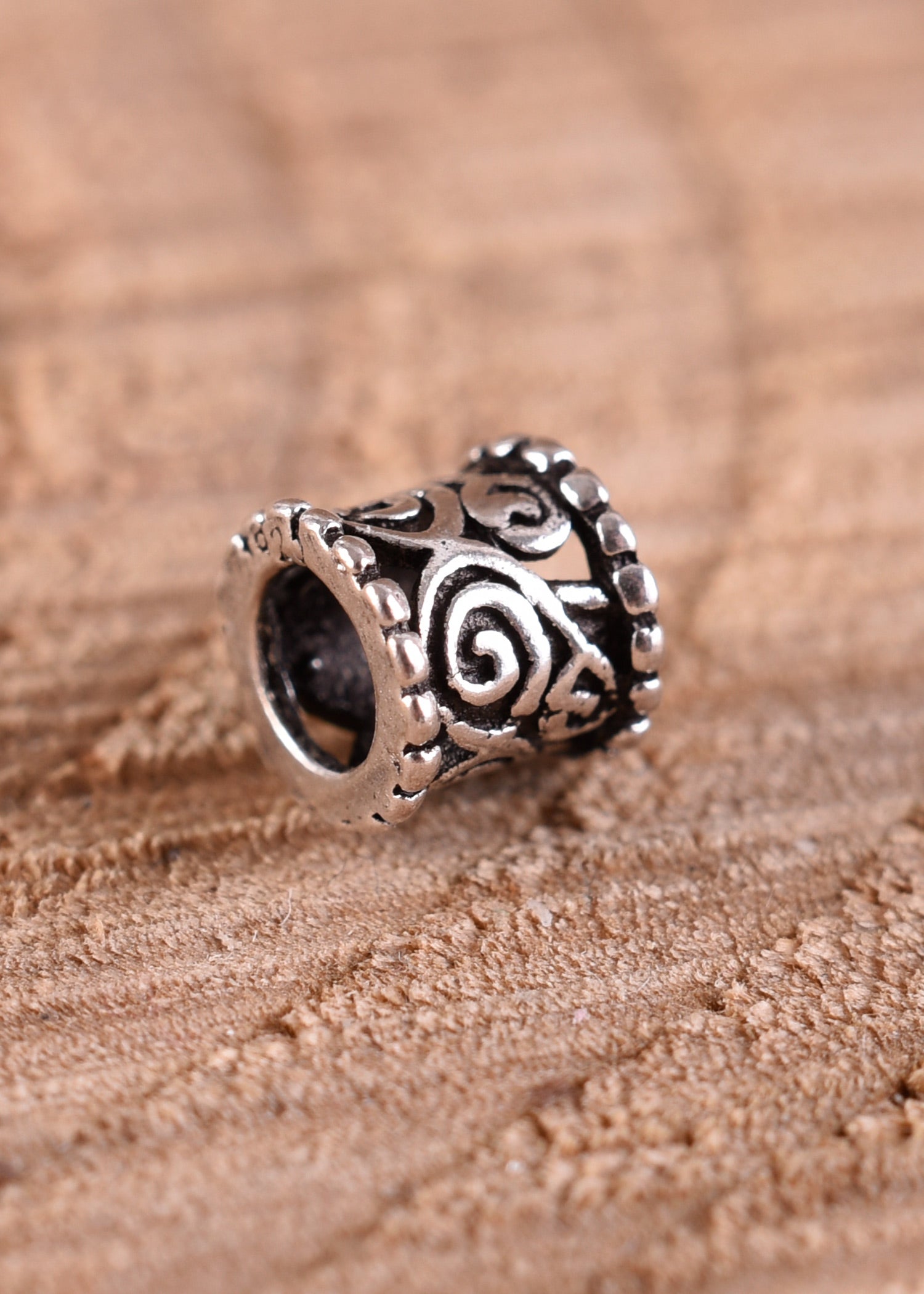 Imagen única de: Joyas Medievales Para El Cabello Y Cuentas Para Barba De Plata.