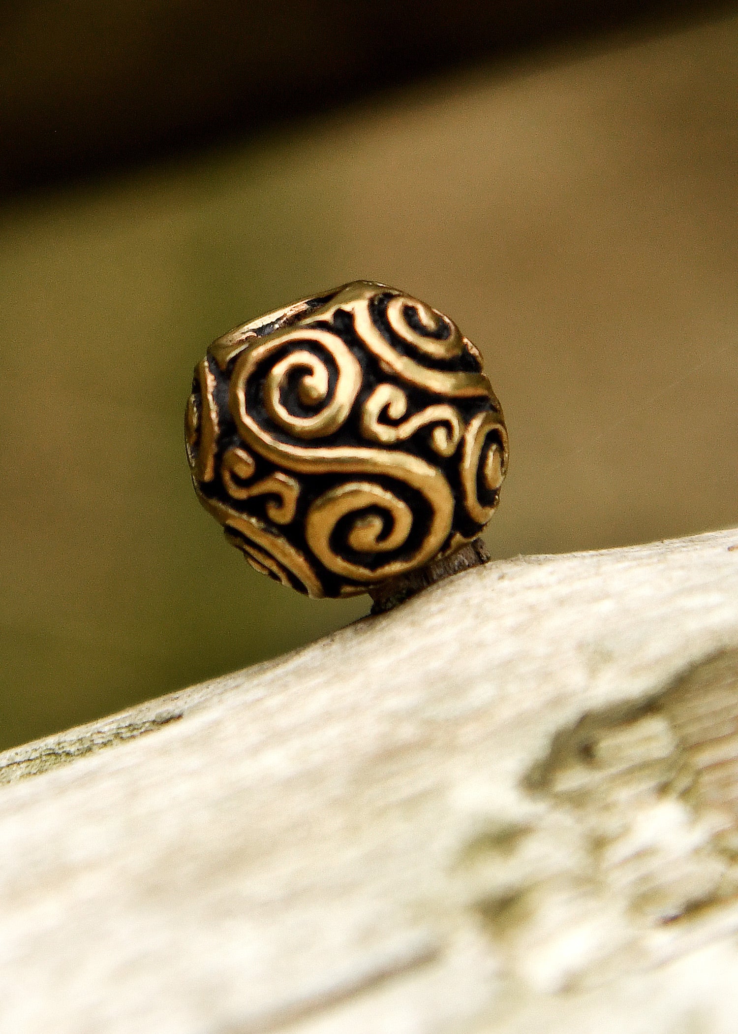 Imagen única de: Cuenta Redonda Para Barba Y Cuenta Para Rizos Con Espirales Dobles De Bronce