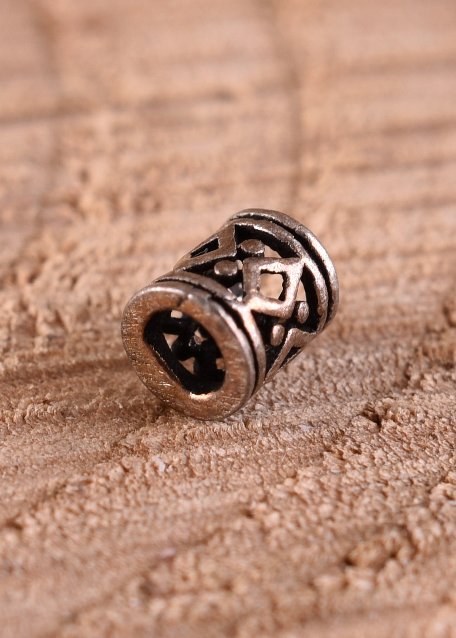 Imagen única de: Cuenta Para Barba Vikinga Con Motivo De Rombos De Plata